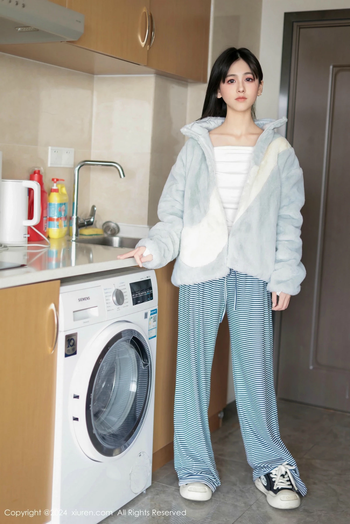 秀人集.com_[XiuRen秀人网]No.9605_模特奶芙乔乔性感白T配长裤露超薄黑丝秀凹凸身材撩人诱惑写真85P