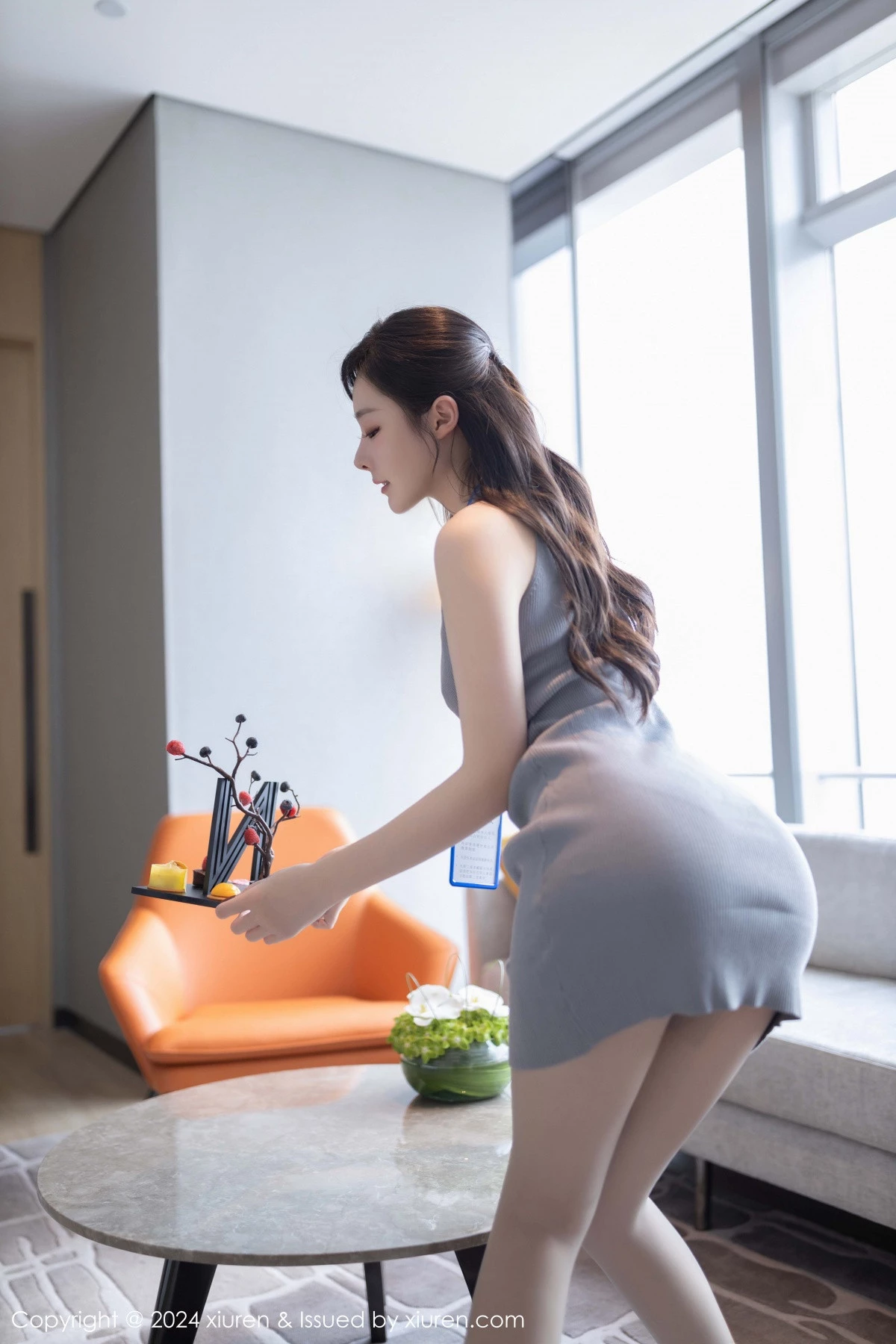 秀人集.com_[XiuRen秀人网]No.9493_模特小逗逗性感灰色OL职员装配超薄黑丝秀曼妙身姿迷人诱惑写真80P