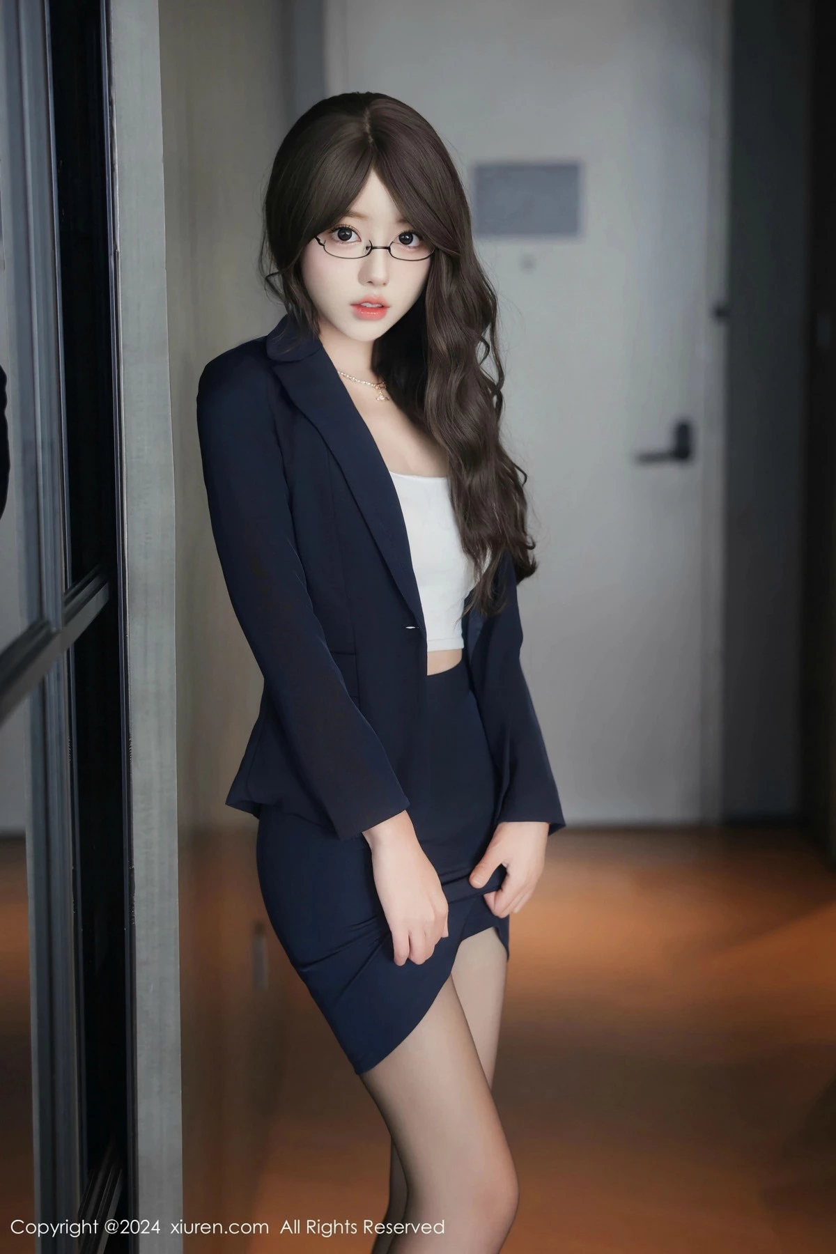 秀人集.com_[XiuRen秀人网]No.9486_模特桃妖夭性感OL服饰露白色内衣配超薄黑丝秀曼妙身姿诱惑写真72P