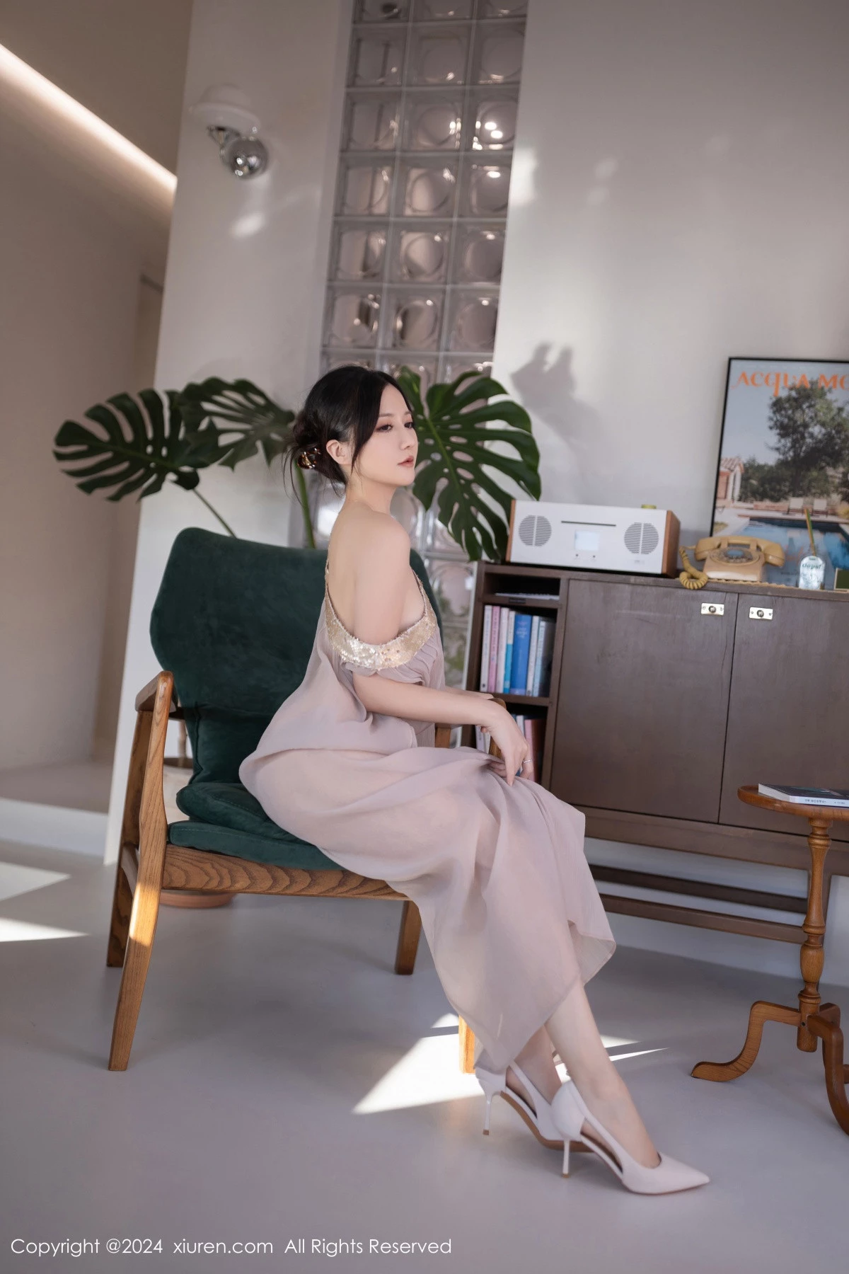 秀人集.com_[XiuRen秀人网]No.9492_模特鱼子酱Fish芦苇场景性感紫色轻透连衣裙秀惹火身材诱惑写真80P