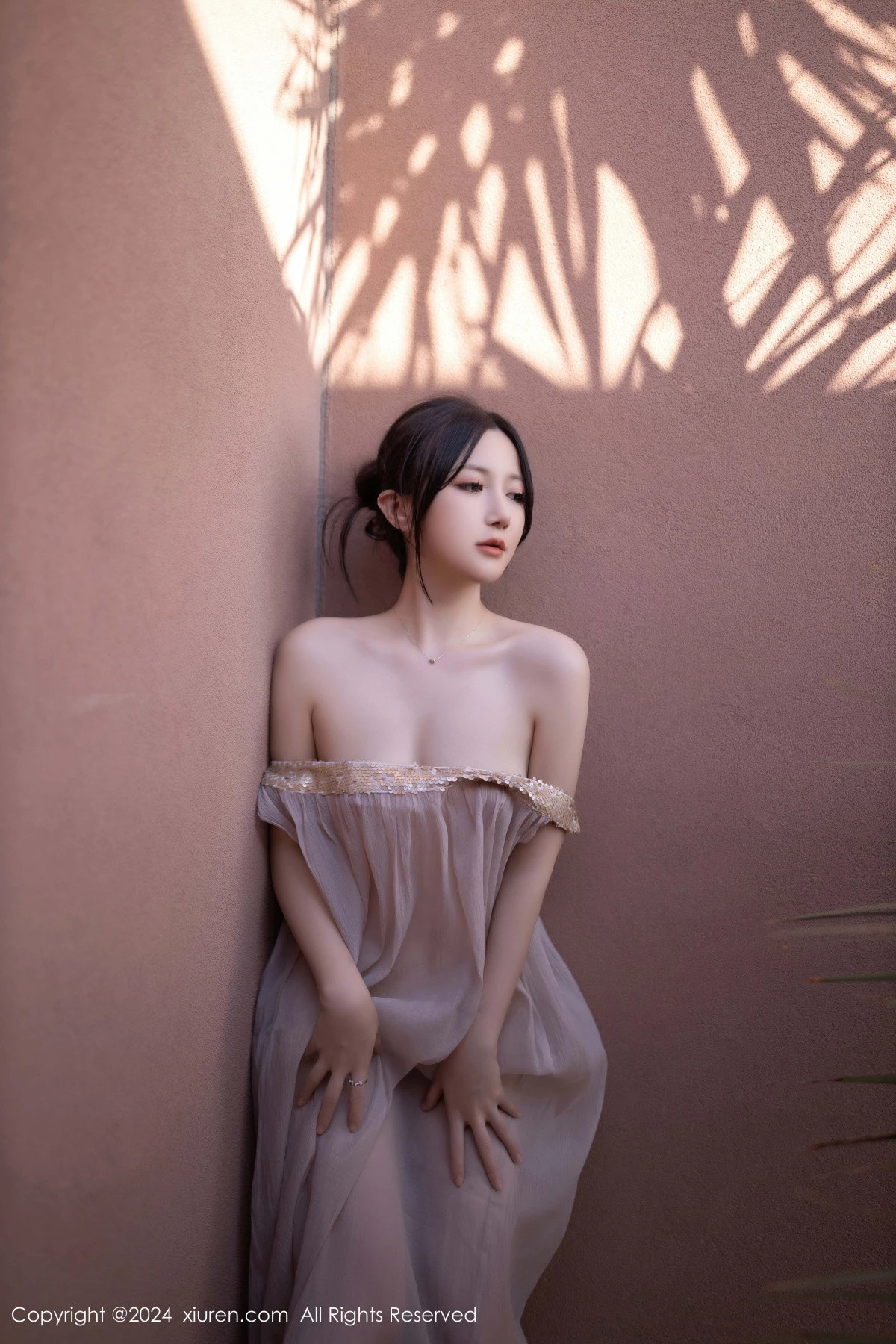 秀人集.com_[XiuRen秀人网]No.9492_模特鱼子酱Fish芦苇场景性感紫色轻透连衣裙秀惹火身材诱惑写真80P