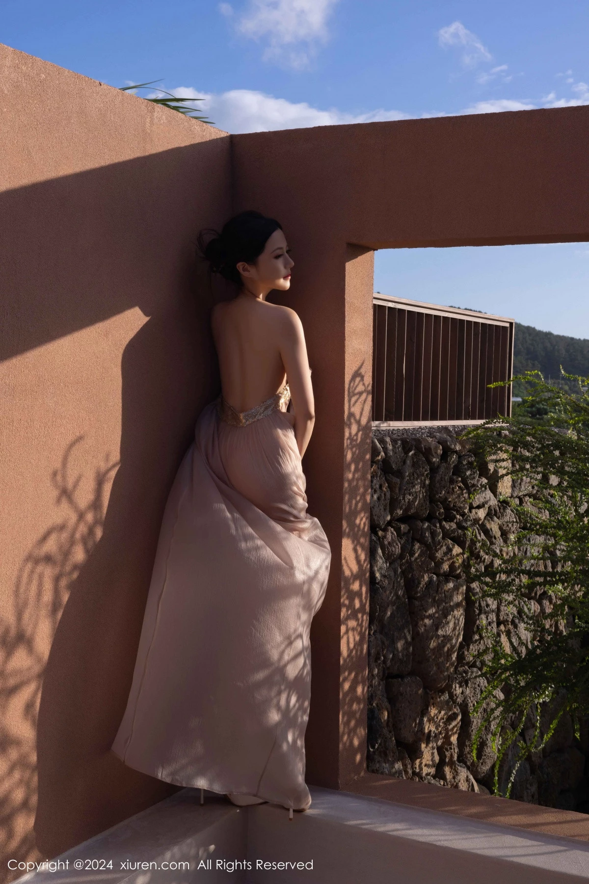 秀人集.com_[XiuRen秀人网]No.9492_模特鱼子酱Fish芦苇场景性感紫色轻透连衣裙秀惹火身材诱惑写真80P