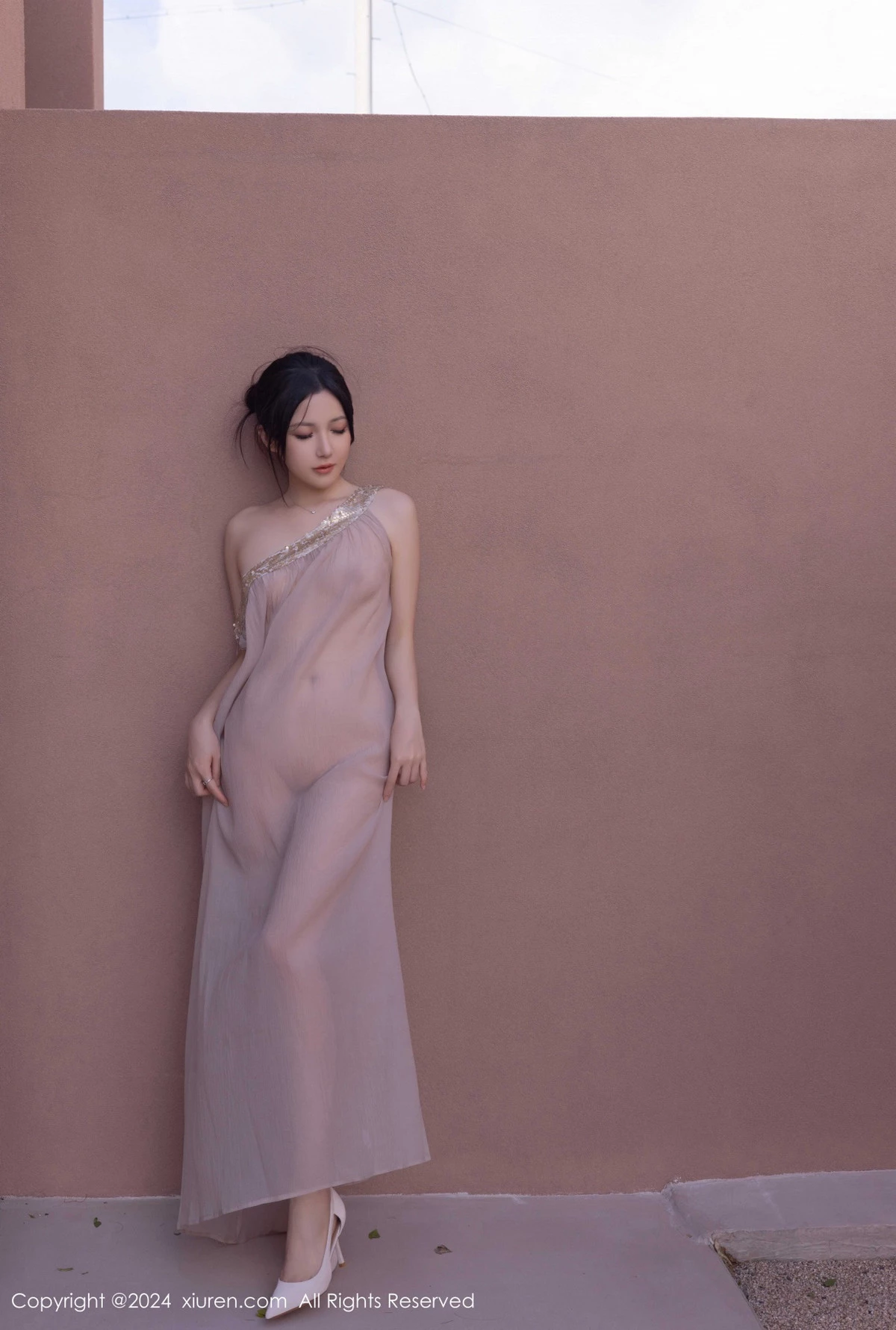 秀人集.com_[XiuRen秀人网]No.9492_模特鱼子酱Fish芦苇场景性感紫色轻透连衣裙秀惹火身材诱惑写真80P