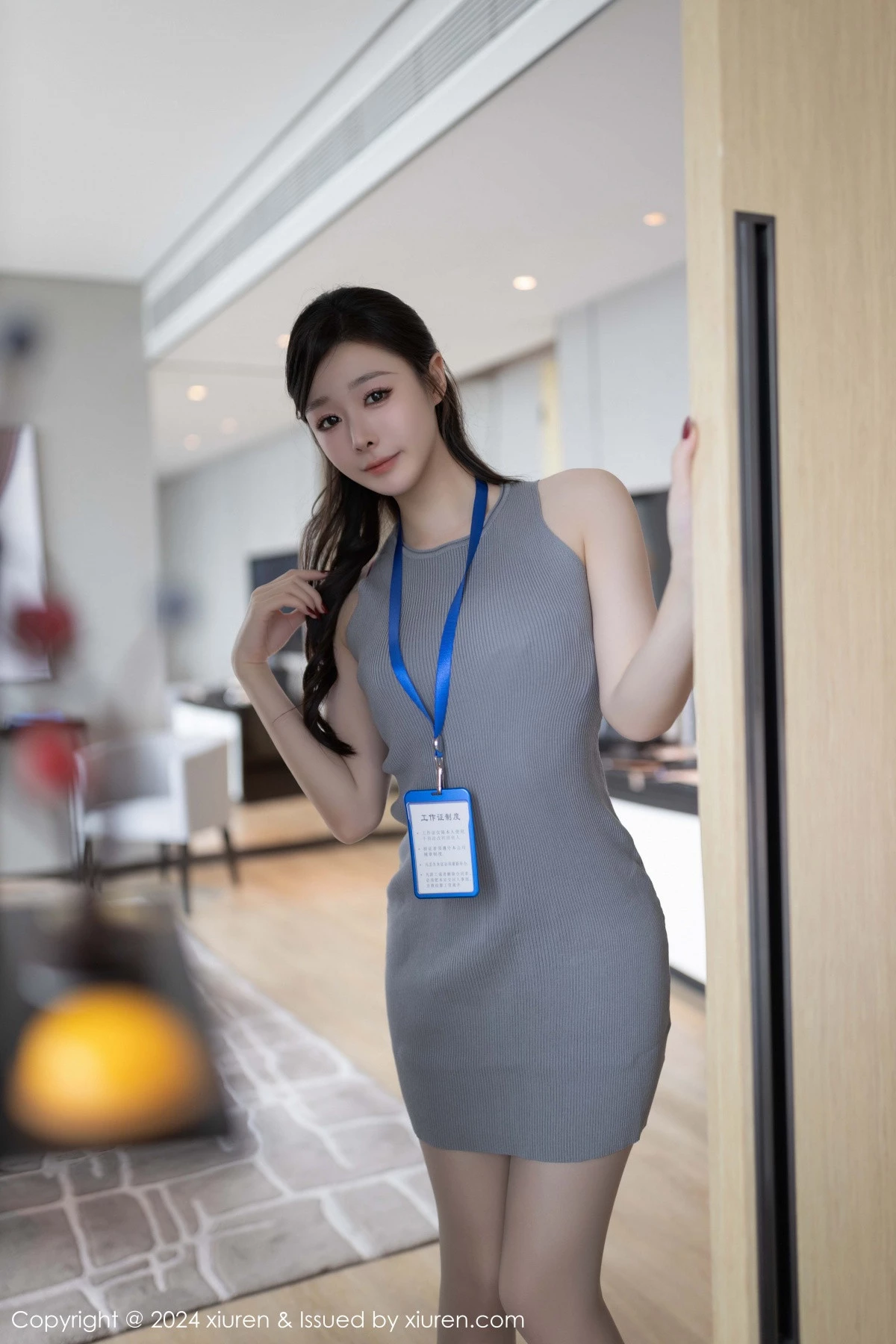 秀人集.com_[XiuRen秀人网]No.9493_模特小逗逗性感灰色OL职员装配超薄黑丝秀曼妙身姿迷人诱惑写真80P