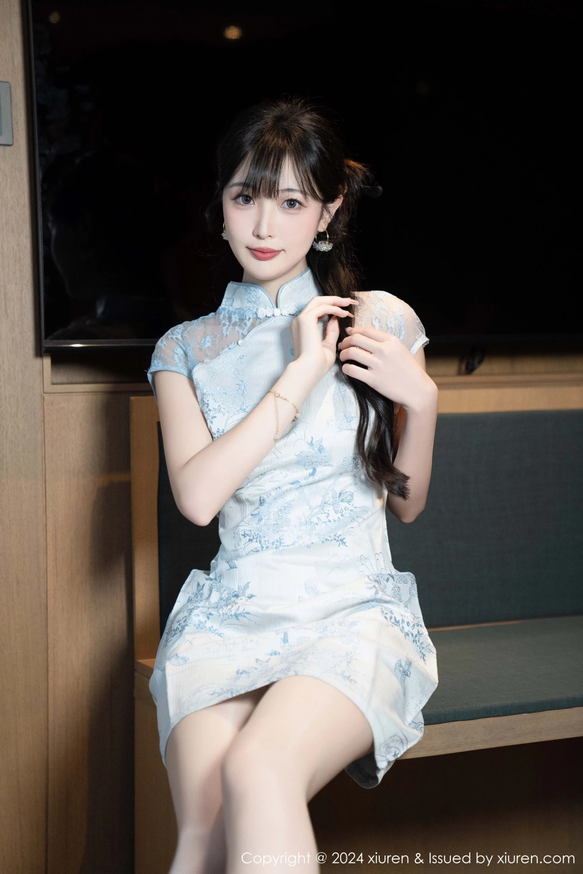 秀人集.com_[XiuRen秀人网]No.9487_模特林星阑性感浅色短旗袍露白色内衣配超薄肉丝秀美腿诱惑写真82P