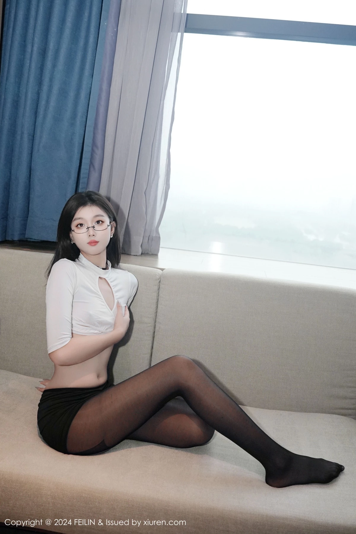 秀人集.com_[FeiLin嗲囡囡]VOL.489_模特江念鱼私房性感白色T恤配开档黑丝秀曼妙身姿撩人诱惑写真60P