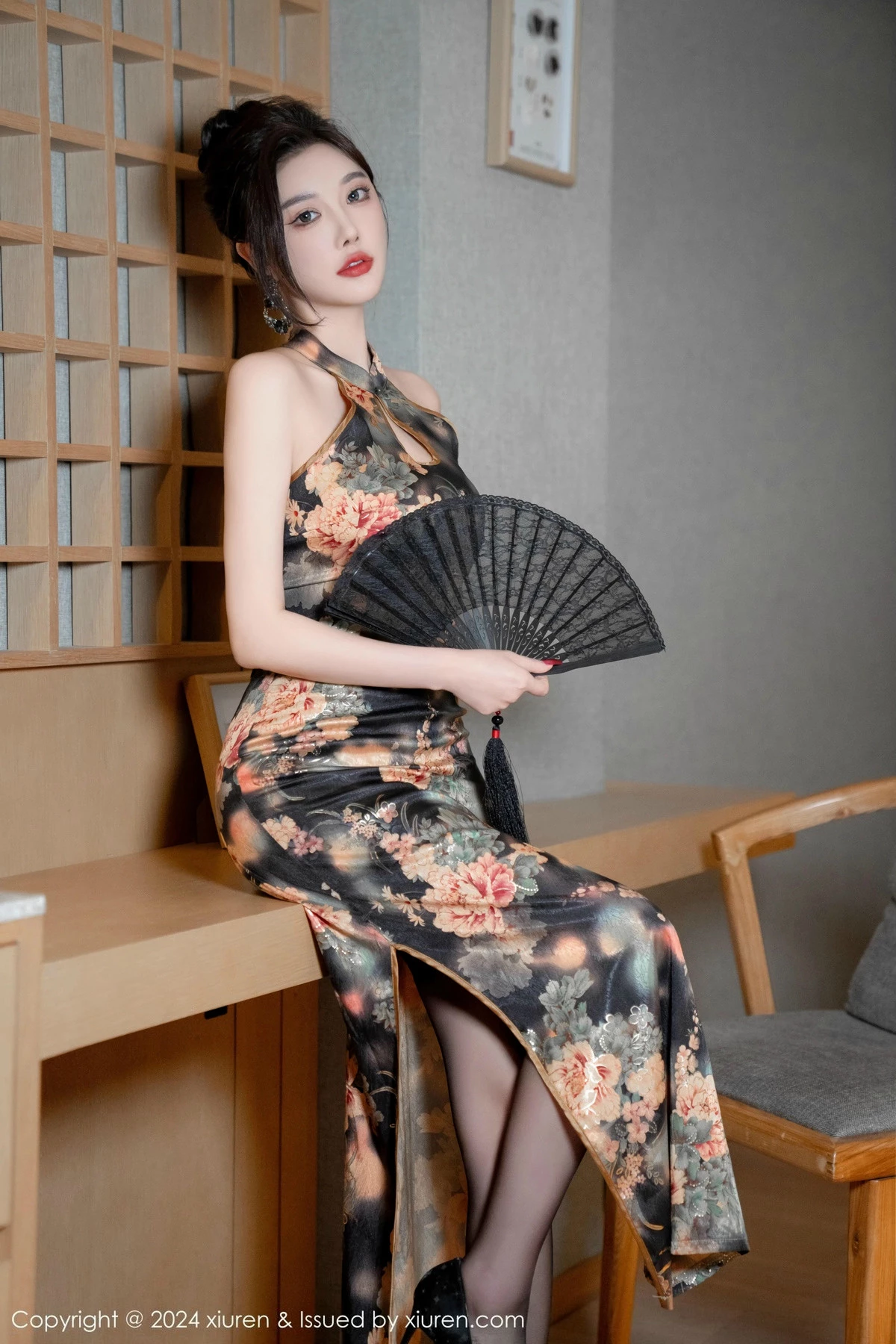 秀人集.com_[XiuRen秀人网]No.9675_女神杨晨晨Yome性感深色旗袍+黑色情趣内衣秀丰腴身材诱惑写真108P