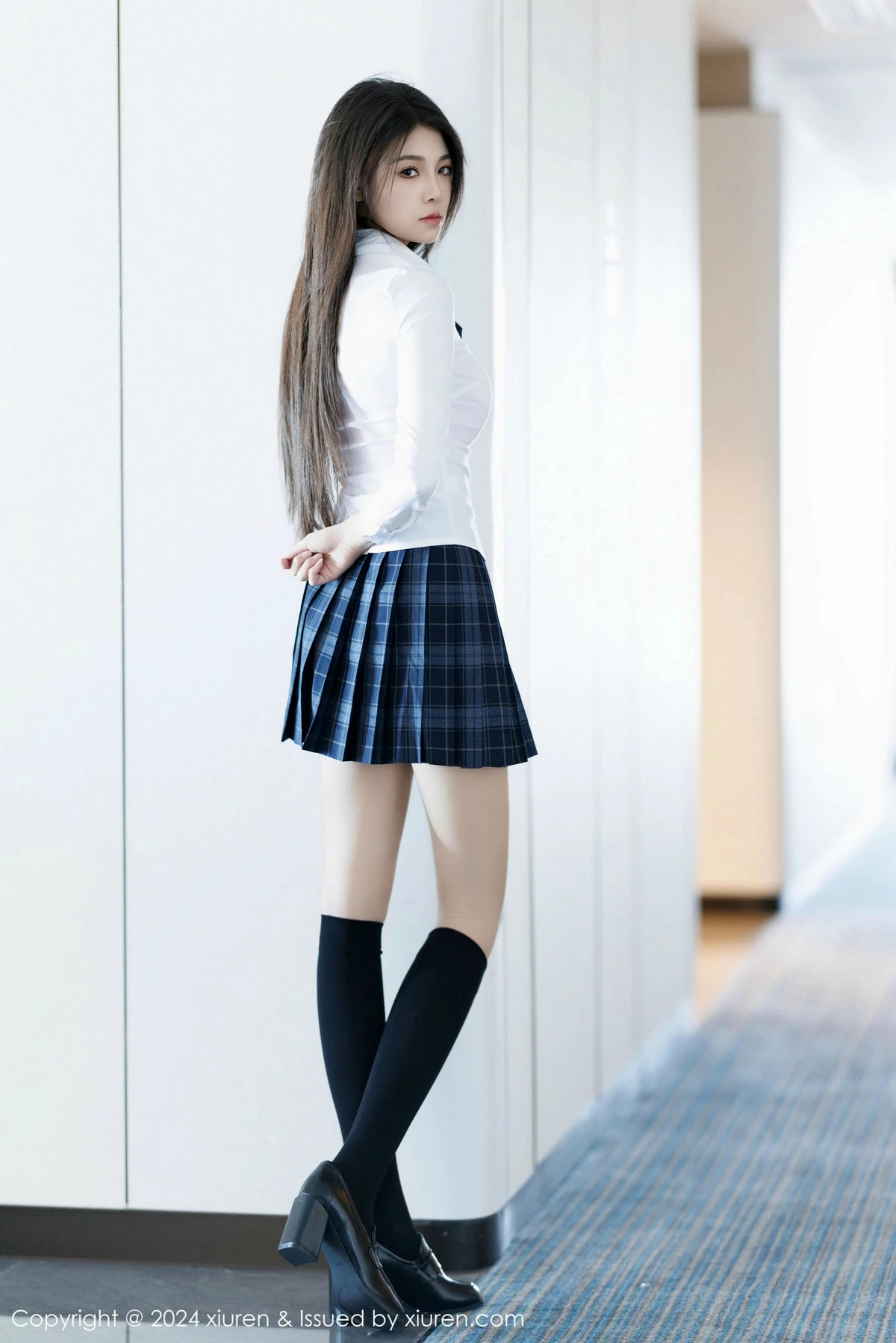 秀人集.com_[XiuRen秀人网]No.9682_模特初梦瑶性感白T露粉红色内衣配超薄肉丝秀完美身材诱惑写真91P