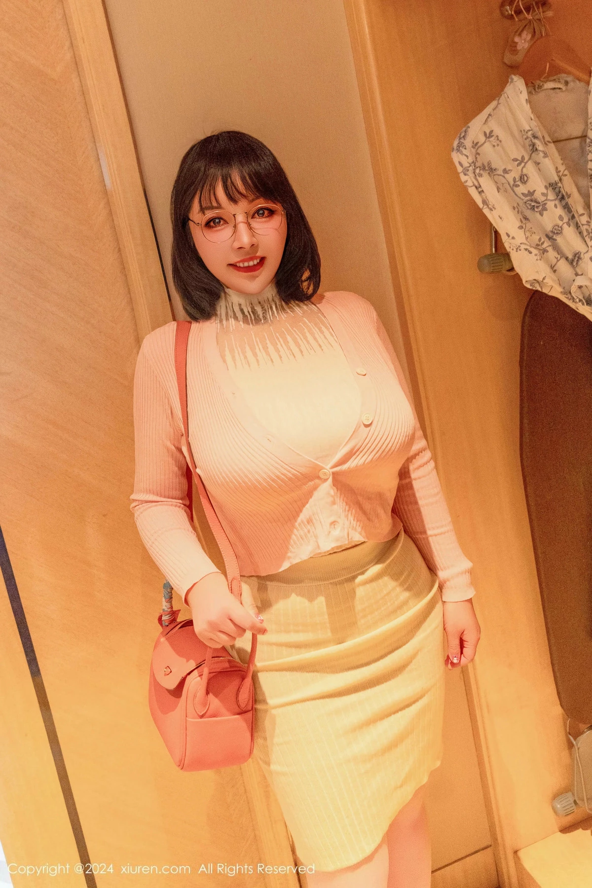 秀人集.com_[XiuRen秀人网]No.9685_新人模特油田溪溪性感粉色外衣露豹纹内衣秀丰满身姿诱惑写真97P