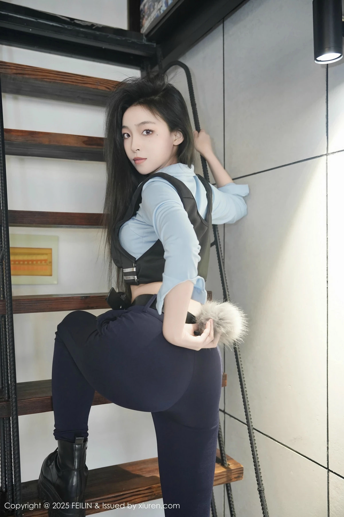 秀人集.com_[FeiLin嗲囡囡]VOL.497_模特芝樱私房性感蓝色制服半脱秀曼妙身姿浑圆翘臀诱惑写真74P