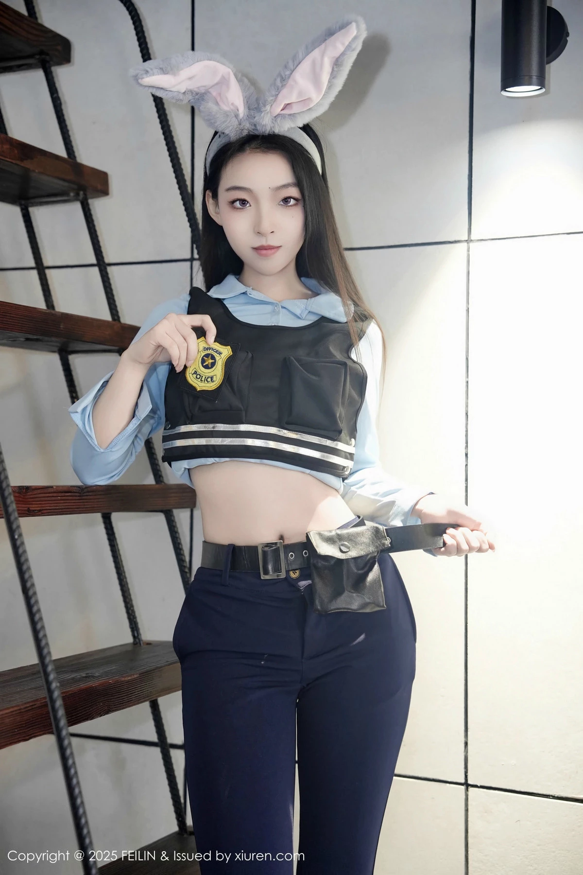 秀人集.com_[FeiLin嗲囡囡]VOL.497_模特芝樱私房性感蓝色制服半脱秀曼妙身姿浑圆翘臀诱惑写真74P