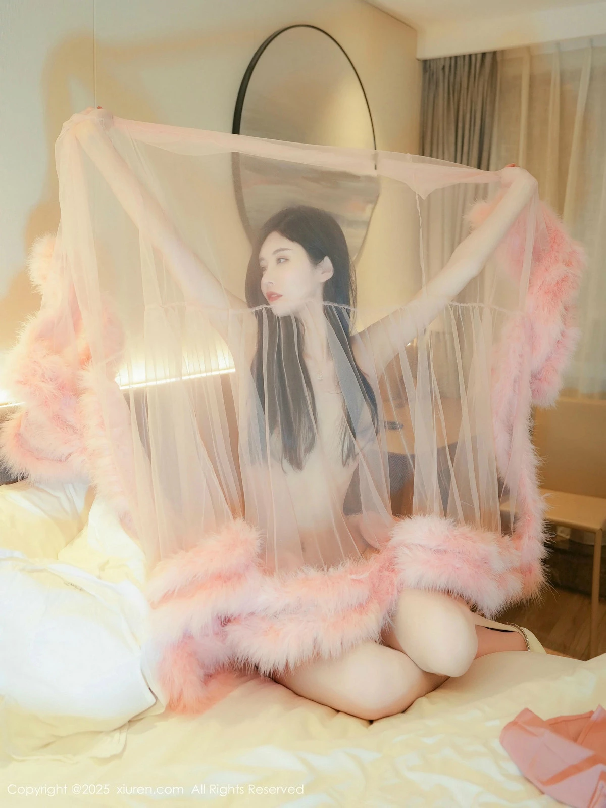 秀人集.com_[XiuRen秀人网]No.9705_模特Erikaki私房性感粉色绒毛裙半脱秀曼妙身姿白嫩美腿诱惑写真77P