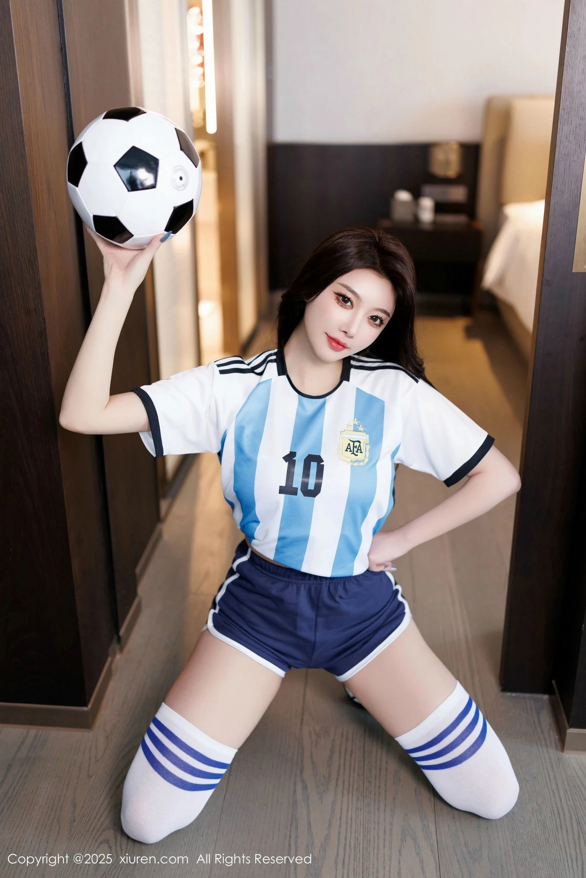 秀人集.com_[XiuRen秀人网]No.9706_女神杨晨晨Yome性感蓝色球衣配白丝袜秀丰腴身材完美诱惑写真99P