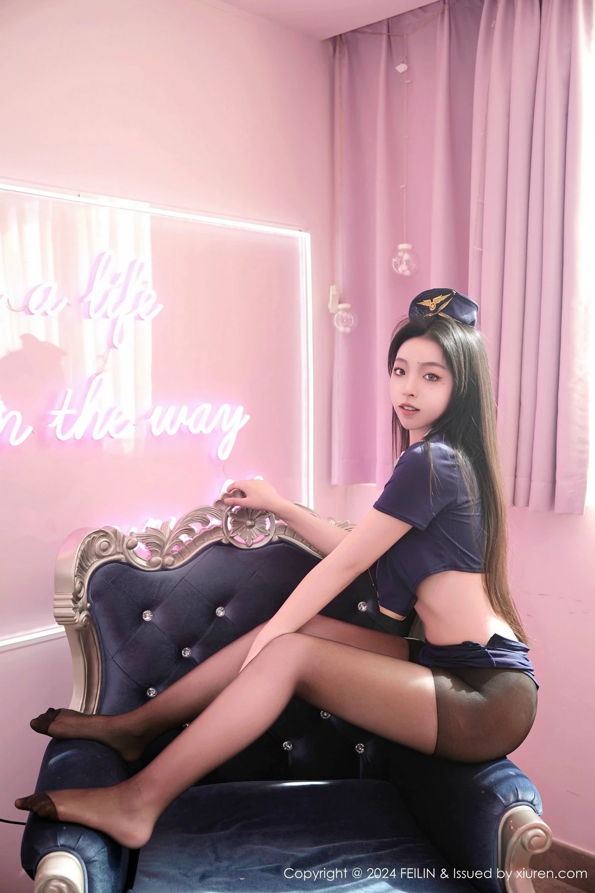 秀人集.com_[FeiLin嗲囡囡]VOL.494_模特芝樱性感空姐制服配开档黑丝秀曼妙身姿修长美腿诱惑写真89P