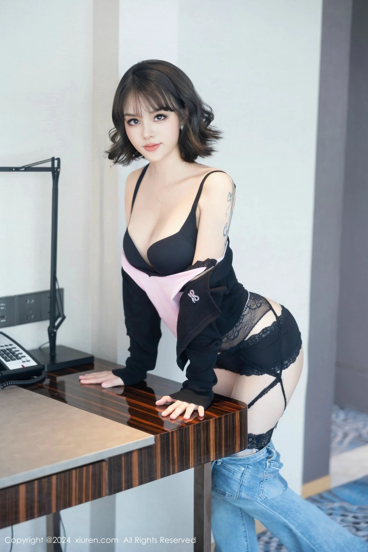 秀人集.com_[XiuRen秀人网]No.9620_新人模特黎苏苏私房性感黑色内衣配黑丝吊袜秀曼妙身姿诱惑写真80P