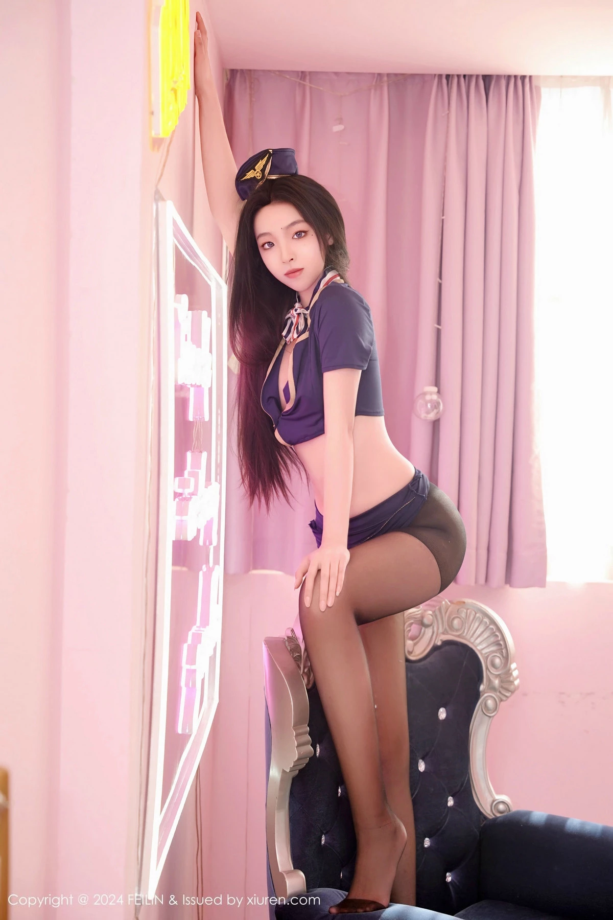 秀人集.com_[FeiLin嗲囡囡]VOL.494_模特芝樱性感空姐制服配开档黑丝秀曼妙身姿修长美腿诱惑写真89P