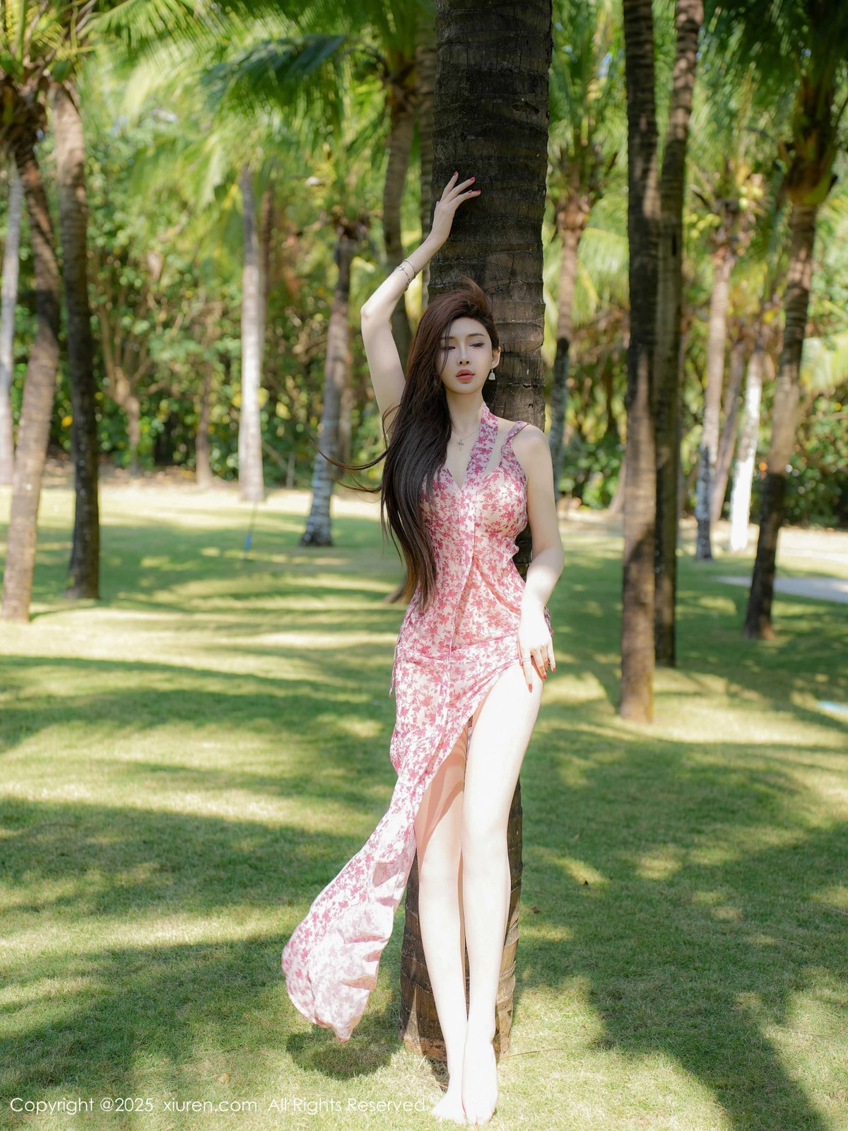 秀人集.com_[XiuRen秀人网]No.9736_女神Carol周妍希性感粉色碎花长裙配超薄肉丝秀完美身材诱惑写真75P