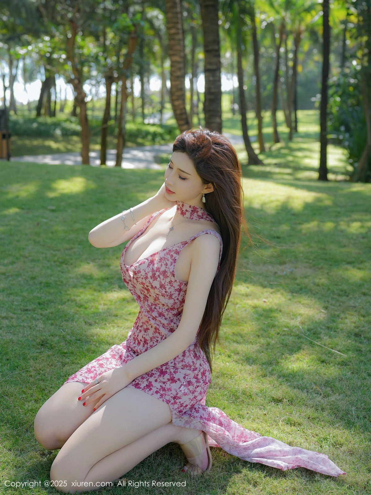 秀人集.com_[XiuRen秀人网]No.9736_女神Carol周妍希性感粉色碎花长裙配超薄肉丝秀完美身材诱惑写真75P