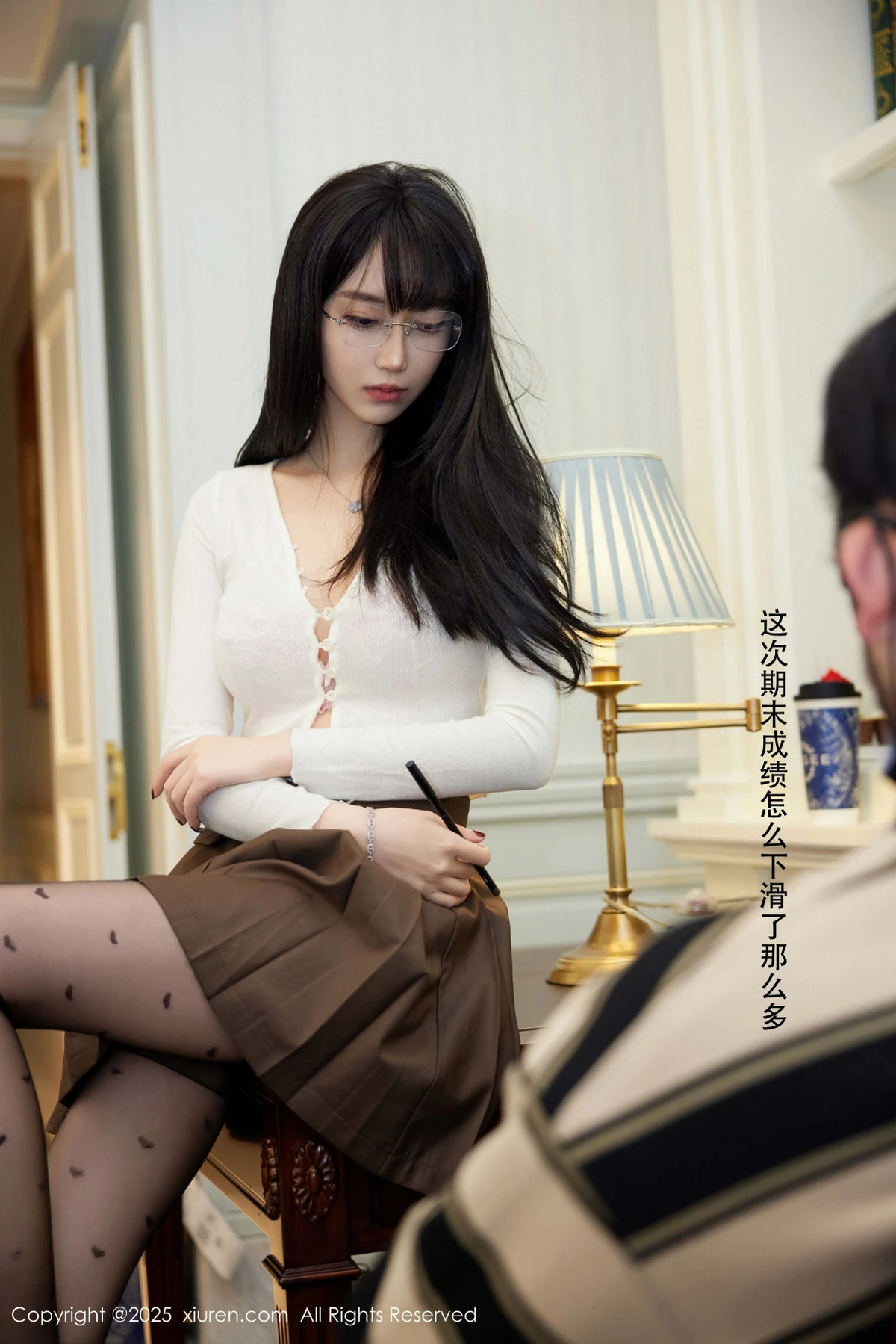 秀人集.com_[XiuRen秀人网]No.9737_模特玥儿玥er私房性感深色短裙配超薄黑丝秀翘臀美腿诱惑写真82P