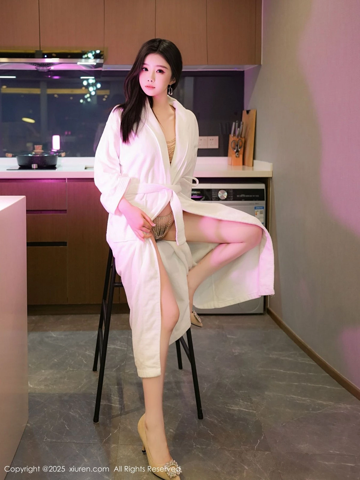 秀人集.com_[XiuRen秀人网]No.9741_模特袁圆私房性感白色浴袍露金属情趣内衣秀惹火身材诱惑写真77P