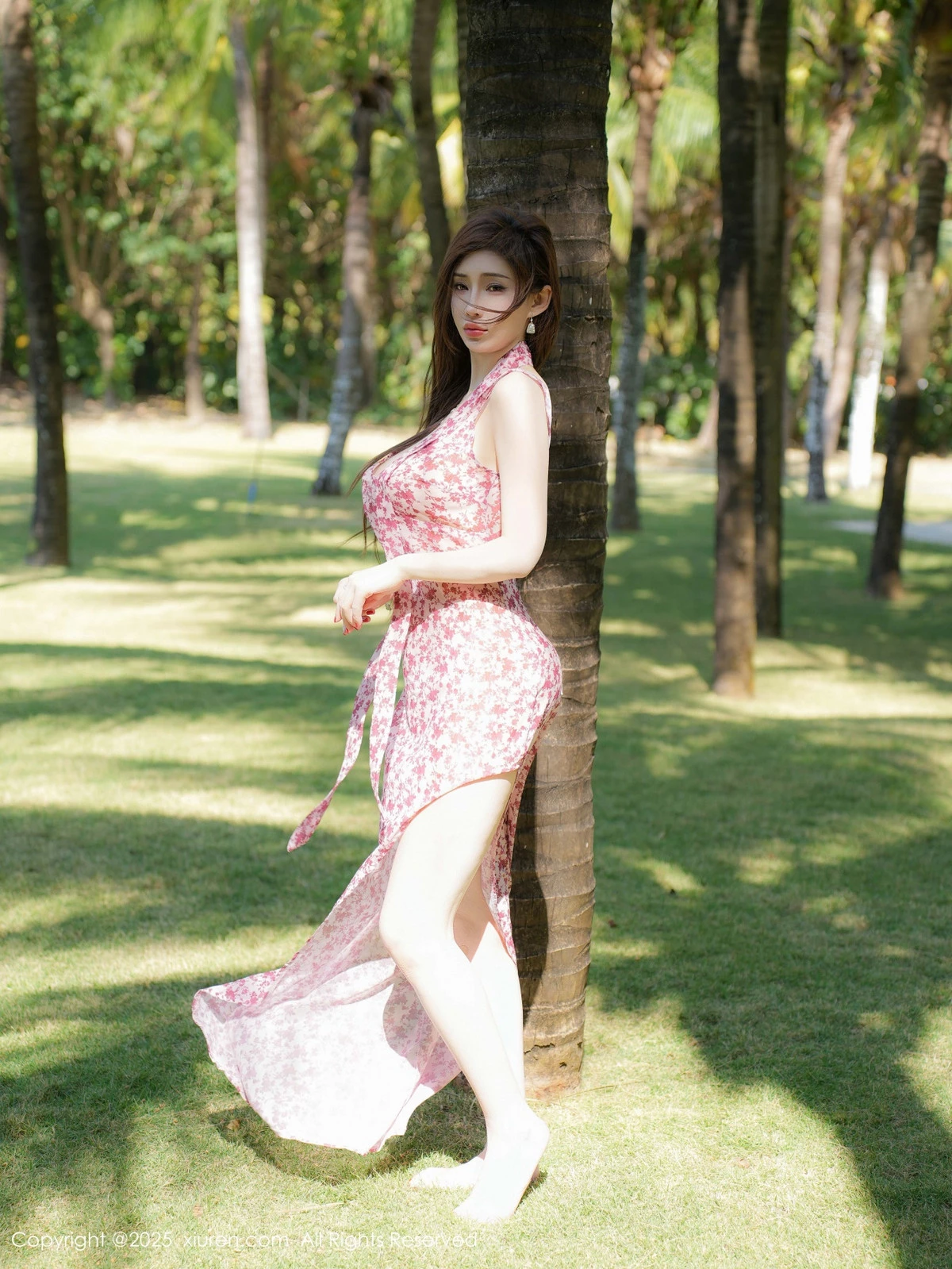 秀人集.com_[XiuRen秀人网]No.9736_女神Carol周妍希性感粉色碎花长裙配超薄肉丝秀完美身材诱惑写真75P