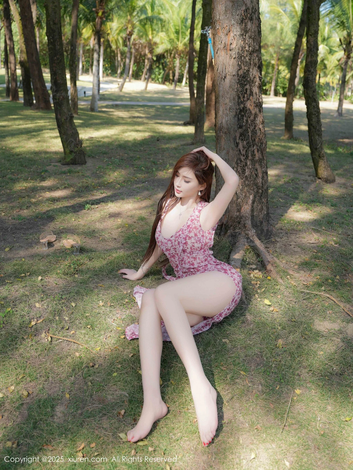 秀人集.com_[XiuRen秀人网]No.9736_女神Carol周妍希性感粉色碎花长裙配超薄肉丝秀完美身材诱惑写真75P