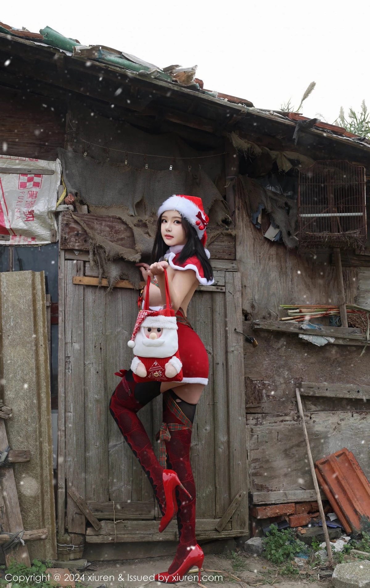 秀人集.com_[XiuRen秀人网]No.9630_模特小薯条nienie户外圣诞主题性感情趣圣诞服饰惹火诱惑写真76P