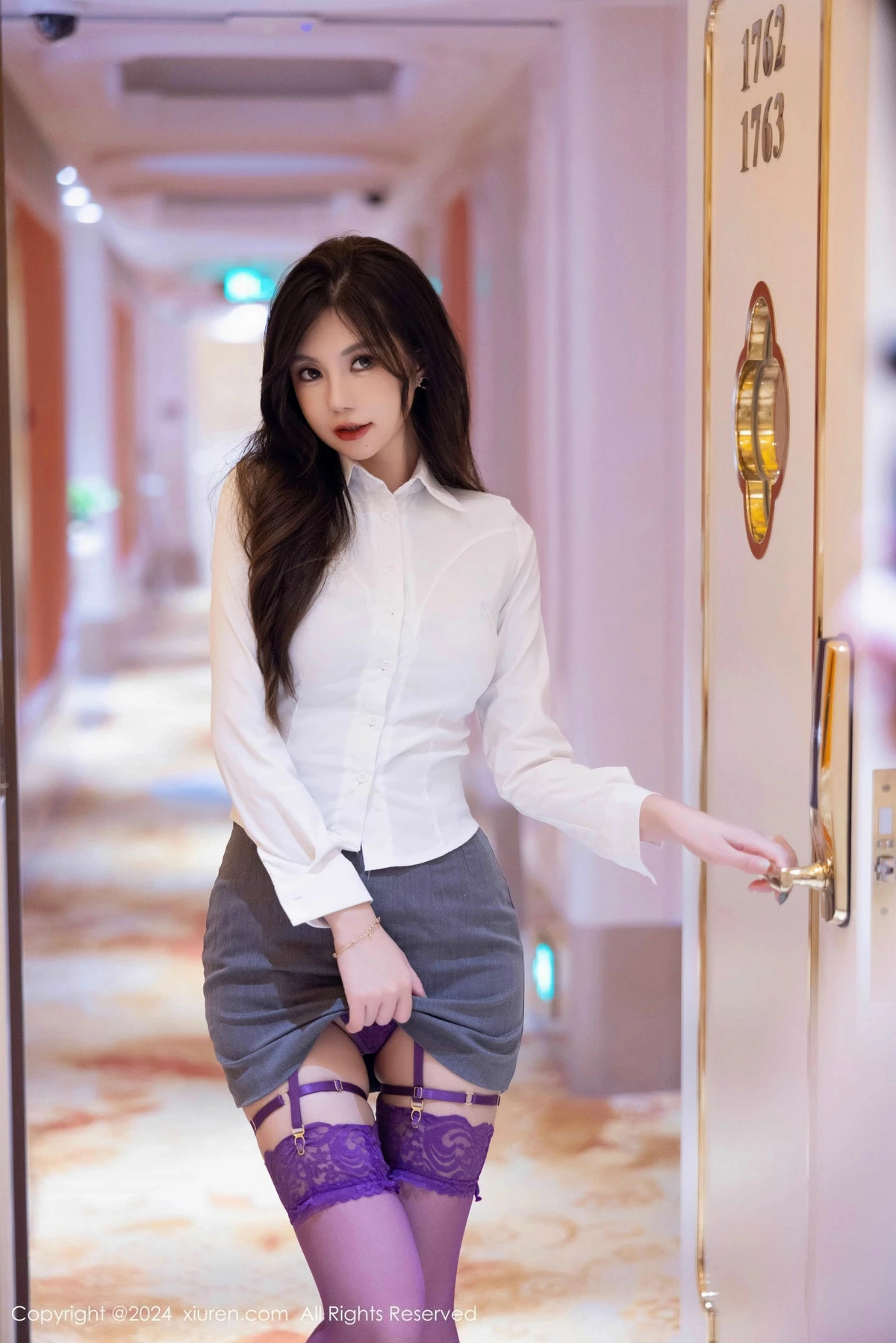 秀人集.com_[XiuRen秀人网]No.9631_女神绮里嘉ula性感OL服饰露紫色蕾丝情趣内衣秀惹火身材诱惑写真97P