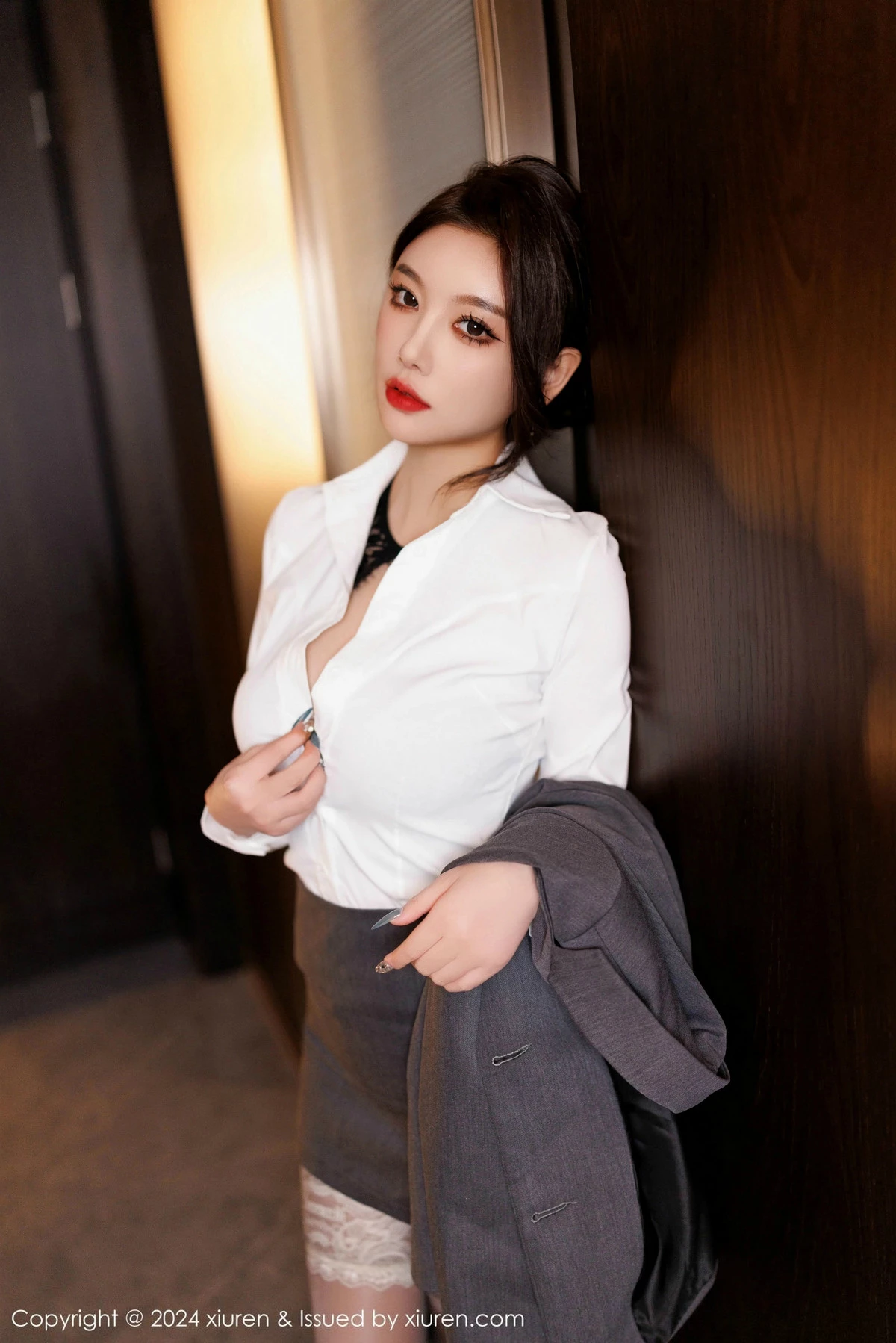 秀人集.com_[XiuRen秀人网]No.9634_女神杨晨晨Yome性感黑色蕾丝内衣配超薄黑丝秀丰腴身材诱惑写真95P