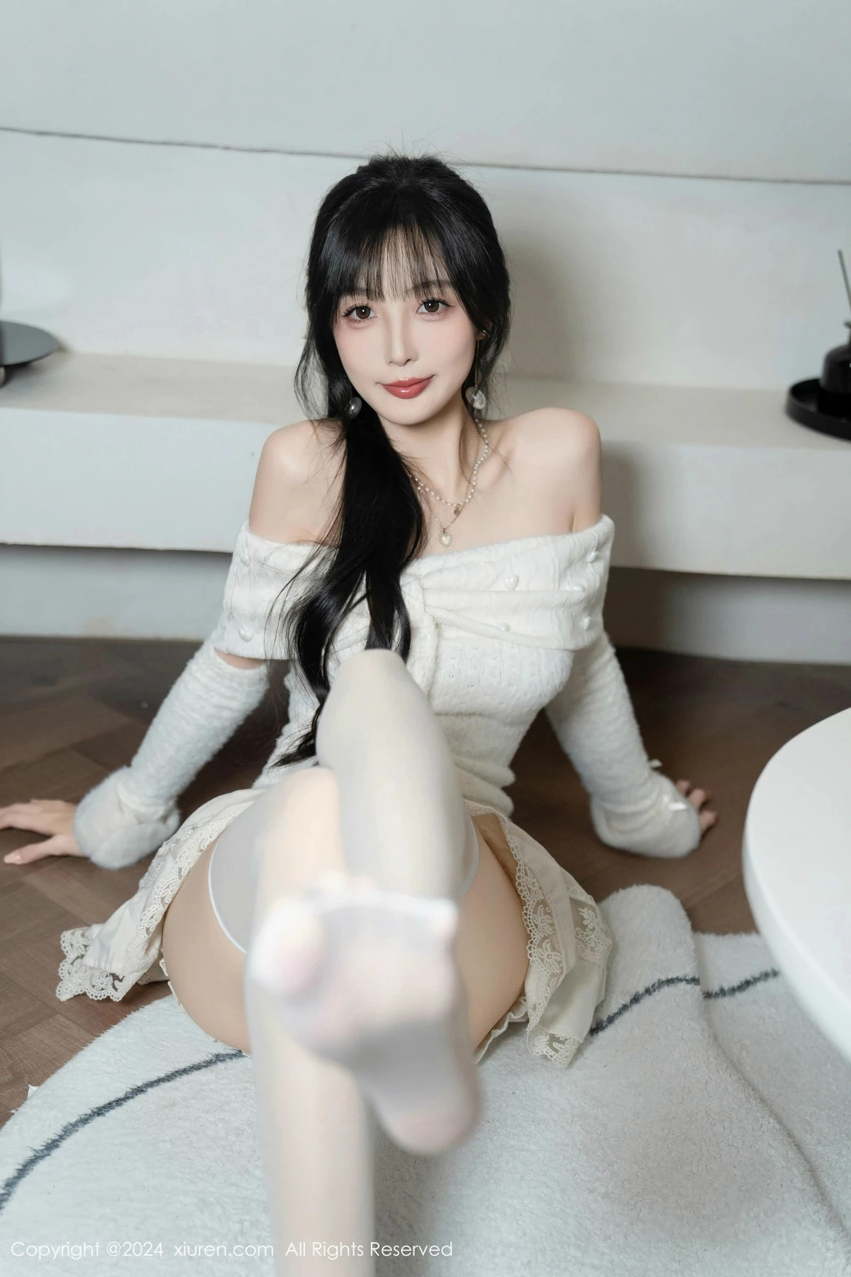 秀人集.com_[XiuRen秀人网]No.9658_模特林星阑白色连衣短裙露红色情趣内衣配白丝袜秀美腿诱惑写真93P