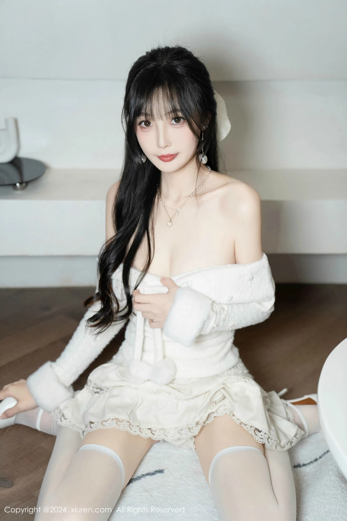 秀人集.com_[XiuRen秀人网]No.9658_模特林星阑白色连衣短裙露红色情趣内衣配白丝袜秀美腿诱惑写真93P