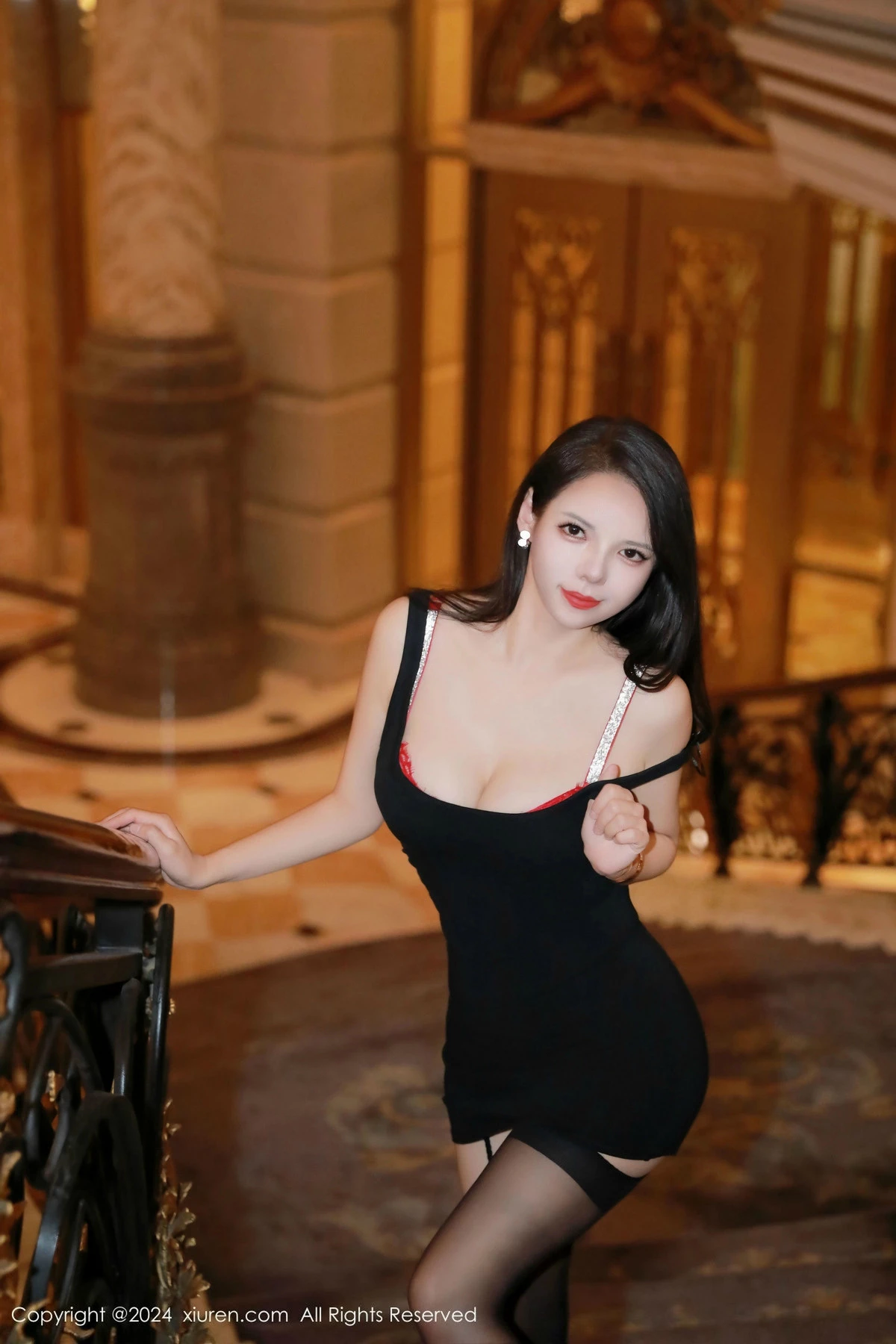 秀人集.com_[XiuRen秀人网]No.9655_模特大美妞儿黑色连衣短裙露红色内衣配黑丝吊袜秀美腿诱惑写真76P