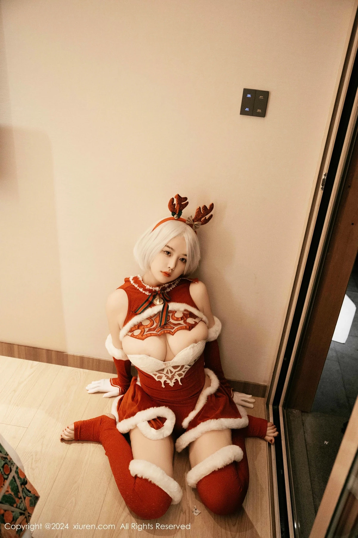 秀人集.com_[XiuRen秀人网]No.9660_模特樱桃小犊子性感红色圣诞装扮半脱秀丰满身材完美诱惑写真55P