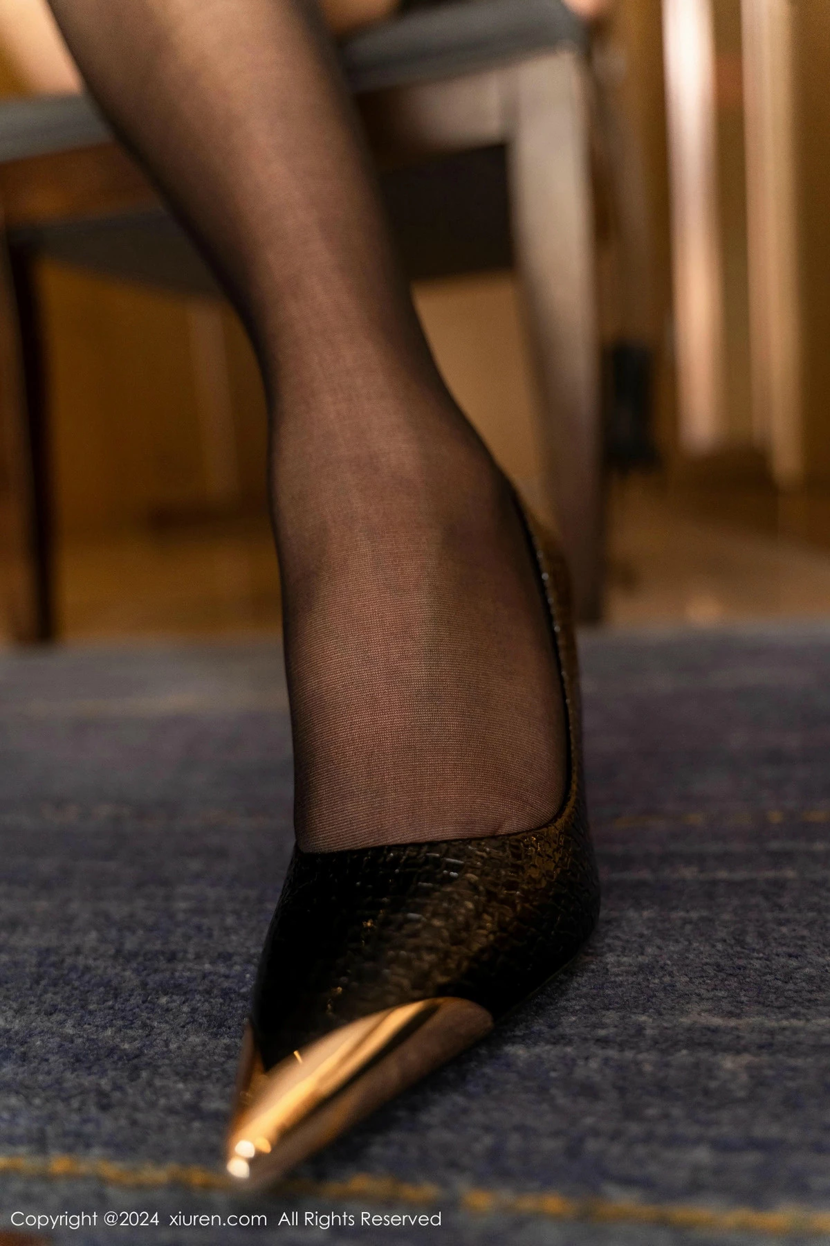 秀人集.com_[XiuRen秀人网]No.9661_模特伊丽莎有点白性感黑色皮短裙配黑丝袜秀惹火身材诱惑写真101P