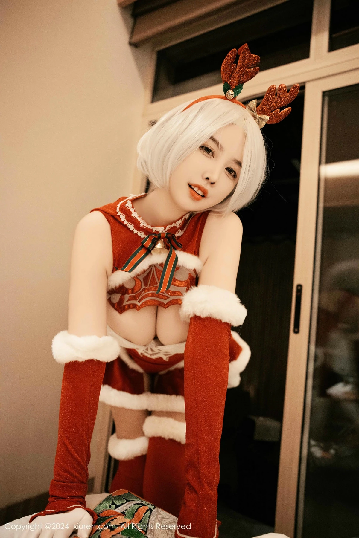 秀人集.com_[XiuRen秀人网]No.9660_模特樱桃小犊子性感红色圣诞装扮半脱秀丰满身材完美诱惑写真55P