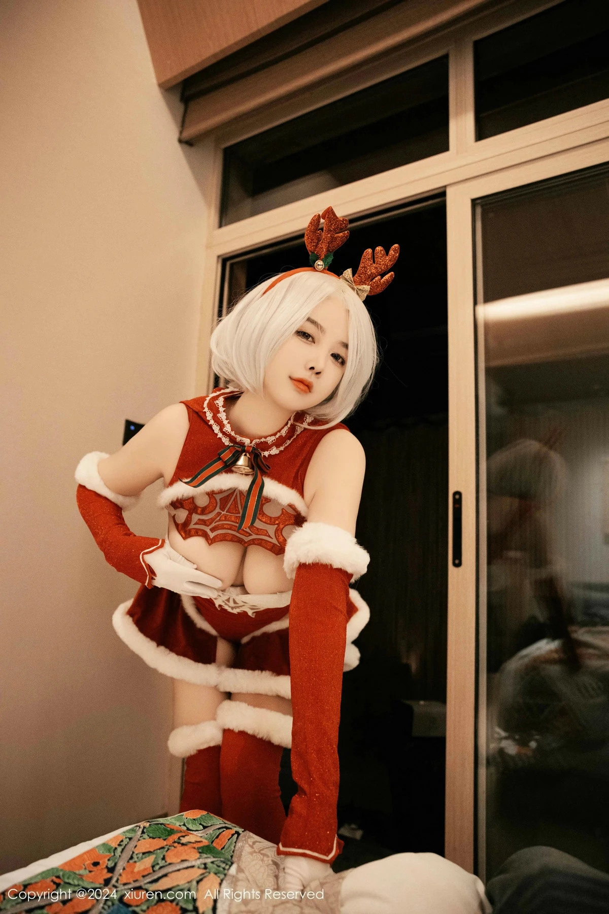 秀人集.com_[XiuRen秀人网]No.9660_模特樱桃小犊子性感红色圣诞装扮半脱秀丰满身材完美诱惑写真55P