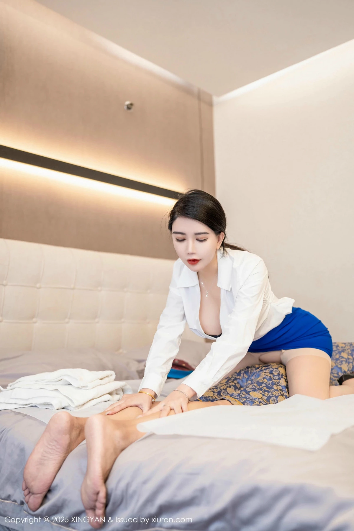 秀人集.com_[XINGYAN星颜社]VOL.302_模特李若汐ci性感OL服饰露黑色内衣配超薄肉丝迷人诱惑写真80P