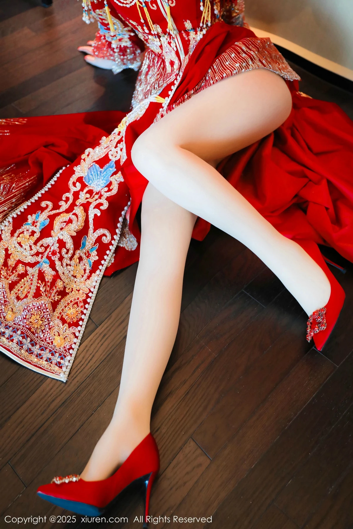 秀人集.com_[XiuRen秀人网]No.9823_模特蛋蛋宝新年主题性感红色新娘装露白色内衣秀丰腴身材诱惑写真79P