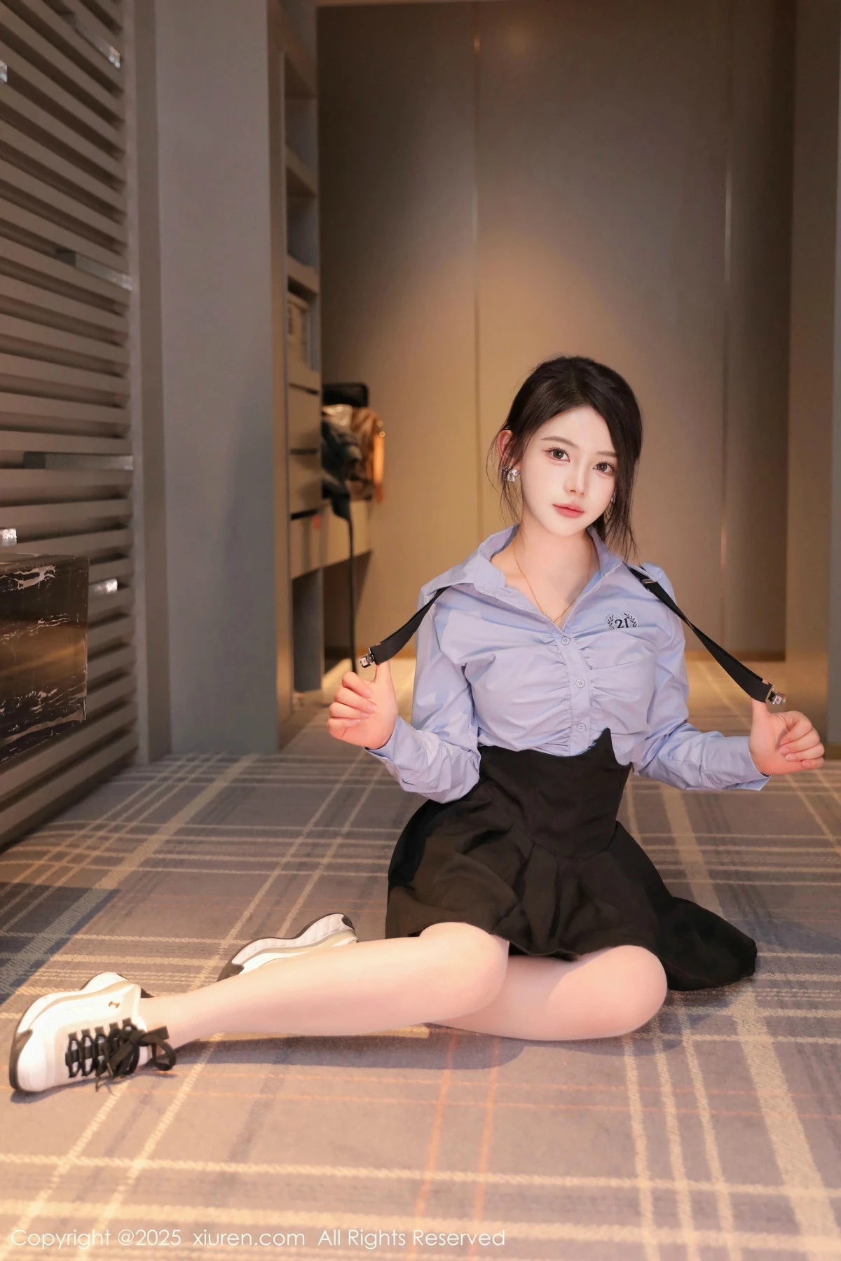 秀人集.com_[XiuRen秀人网]No.9819_模特爱酱里性感蓝T配黑色吊带短裙露白丝袜秀完美身材诱惑写真80P