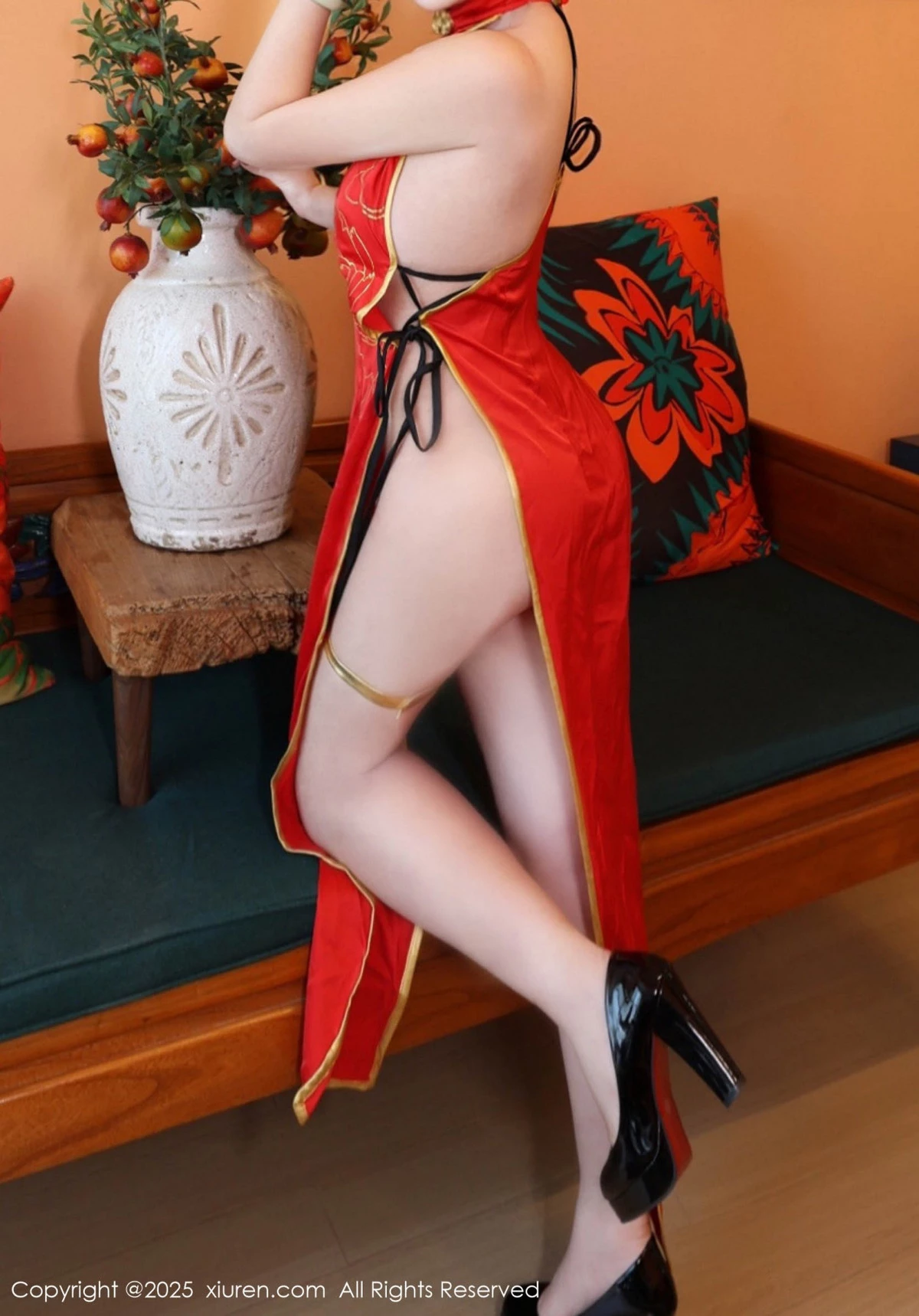 秀人集.com_[XiuRen秀人网]No.9834_模特小薯条nienie性感红色旗袍配红丝吊袜秀曼妙身姿诱惑写真131P