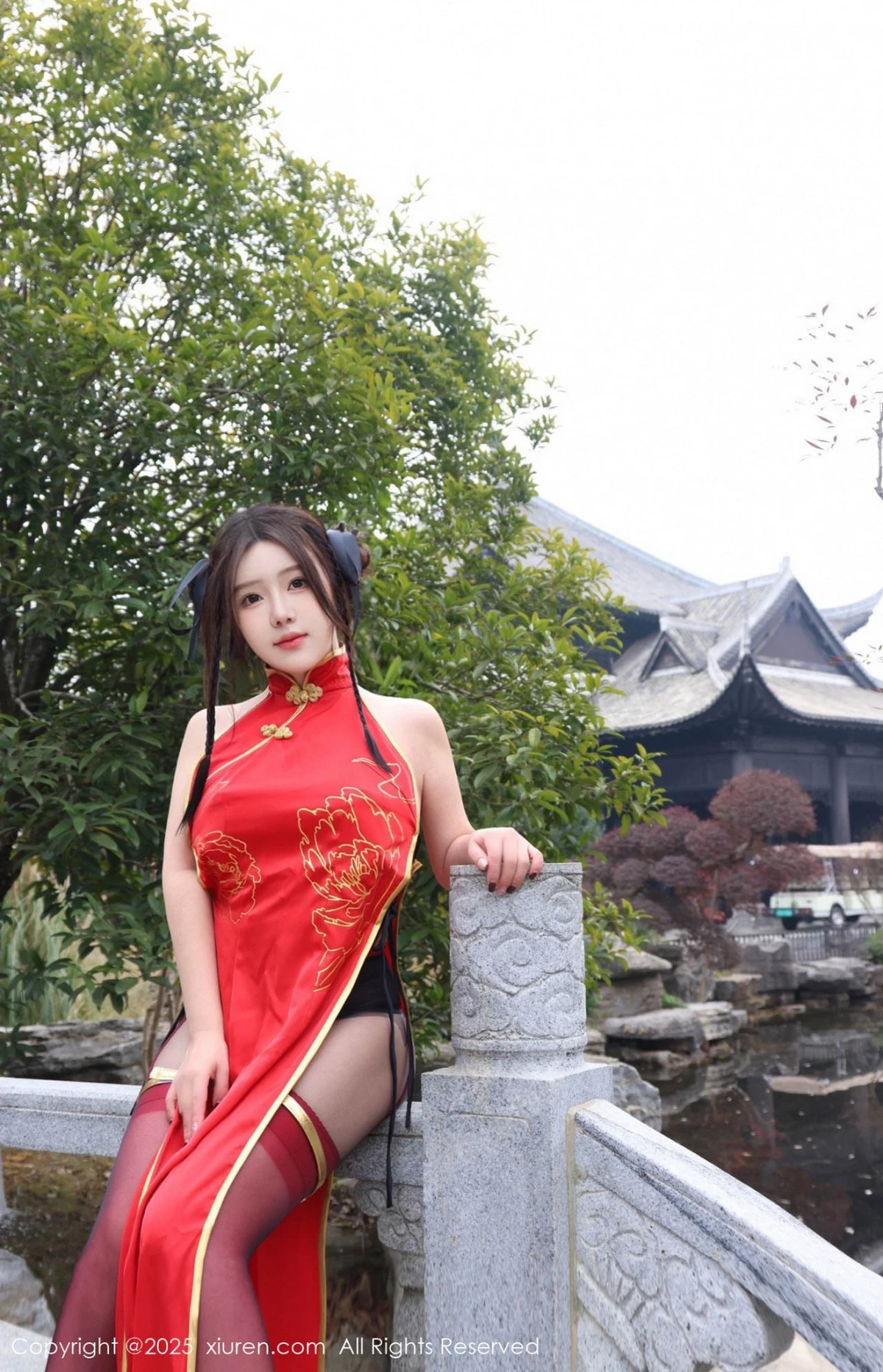 秀人集.com_[XiuRen秀人网]No.9834_模特小薯条nienie性感红色旗袍配红丝吊袜秀曼妙身姿诱惑写真131P