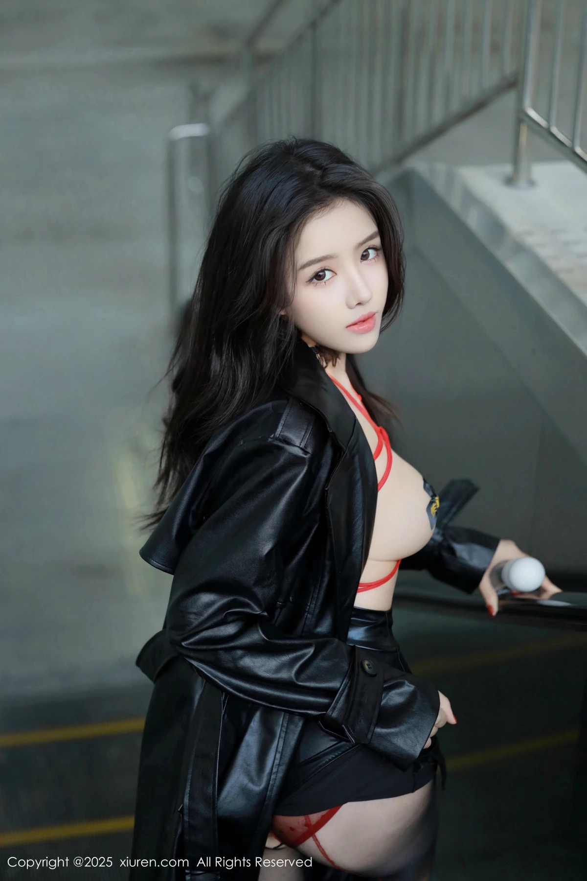 秀人集.com_[XiuRen秀人网]No.9855_模特唐翩翩性感黑色皮大衣露红色情趣服饰配黑丝袜秀美腿诱惑写真90P