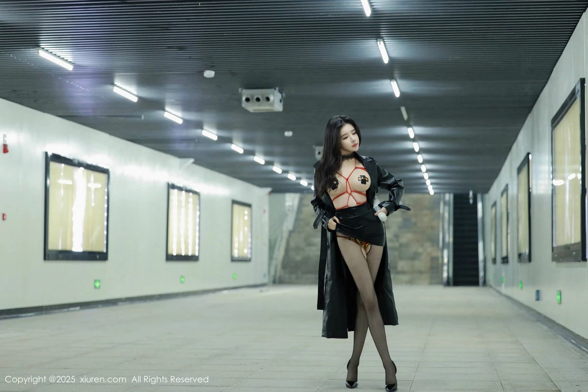 秀人集.com_[XiuRen秀人网]No.9855_模特唐翩翩性感黑色皮大衣露红色情趣服饰配黑丝袜秀美腿诱惑写真90P