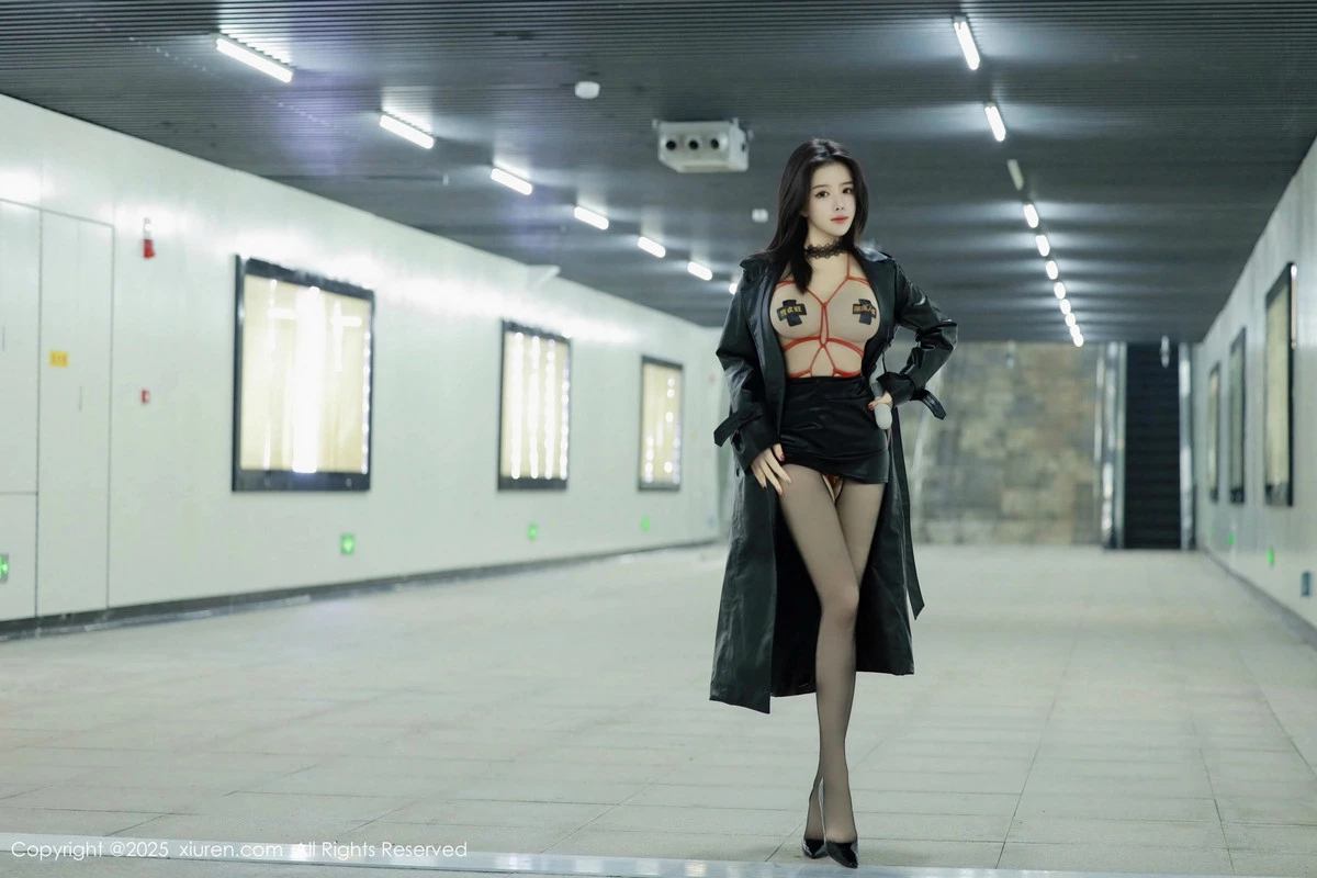 秀人集.com_[XiuRen秀人网]No.9855_模特唐翩翩性感黑色皮大衣露红色情趣服饰配黑丝袜秀美腿诱惑写真90P