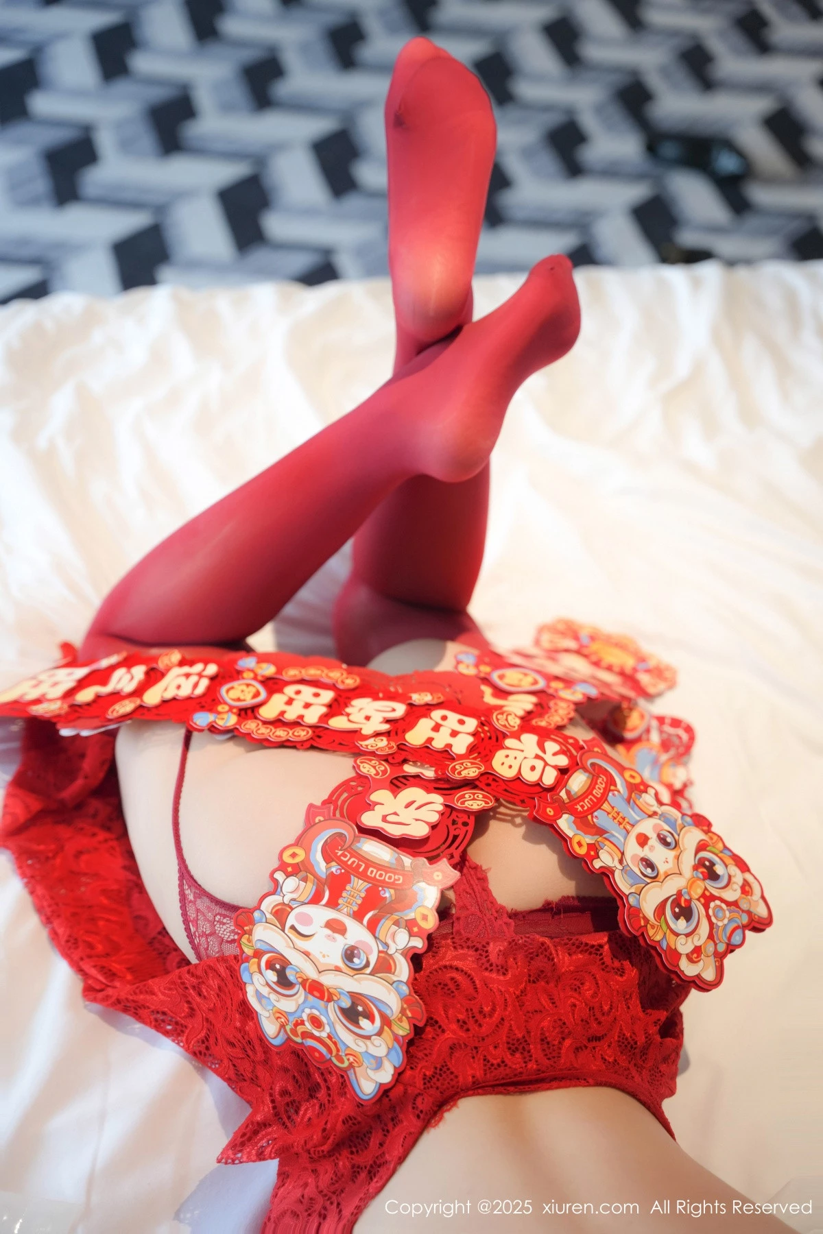 秀人集.com_[XiuRen秀人网]No.9862_模特油田溪溪性感红色情趣内衣配红丝吊袜秀丰满身材诱惑写真77P