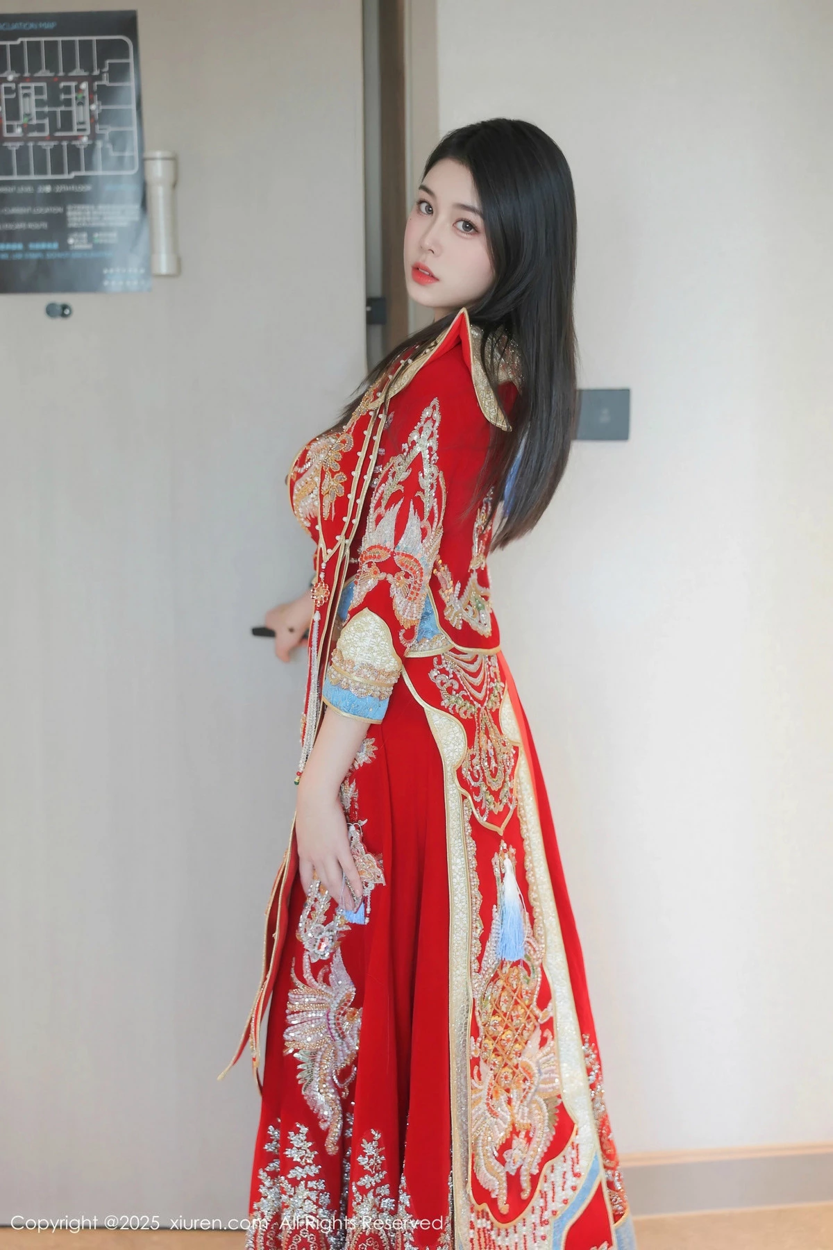 秀人集.com_[XiuRen秀人网]No.9869_模特林若凡F性感红色新娘装配黑丝吊袜半脱秀丰腴身材诱惑写真74P