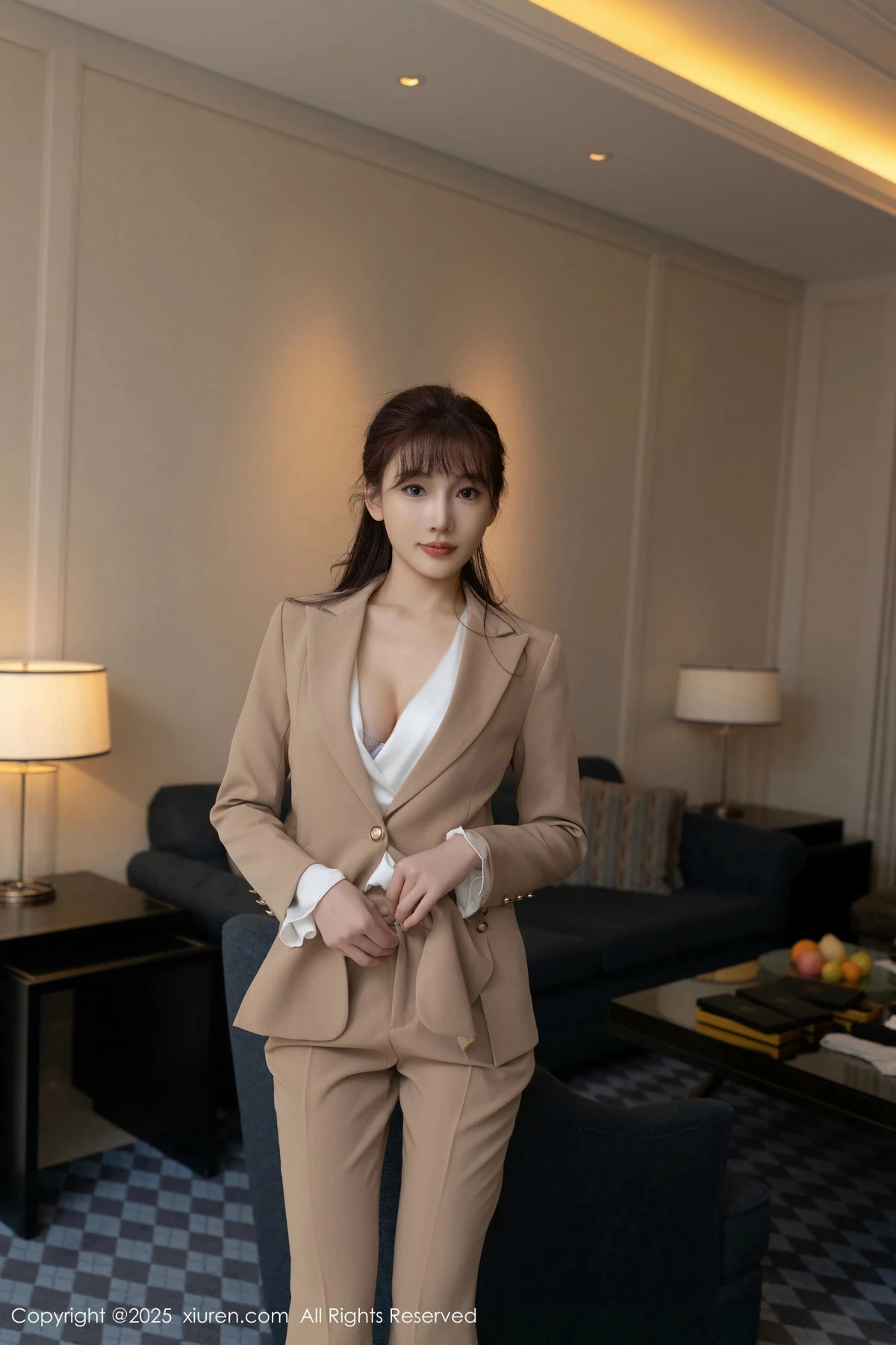 秀人集.com_[XiuRen秀人网]No.9881_模特陆萱萱脱性感浅色西服露超薄肉丝秀柔美身姿迷人诱惑写真82P
