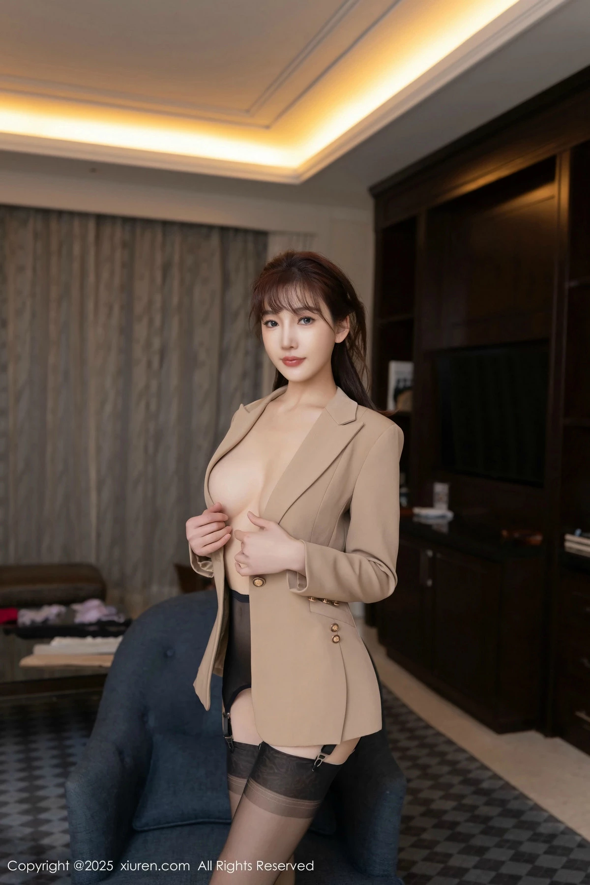 秀人集.com_[XiuRen秀人网]No.9881_模特陆萱萱脱性感浅色西服露超薄肉丝秀柔美身姿迷人诱惑写真82P