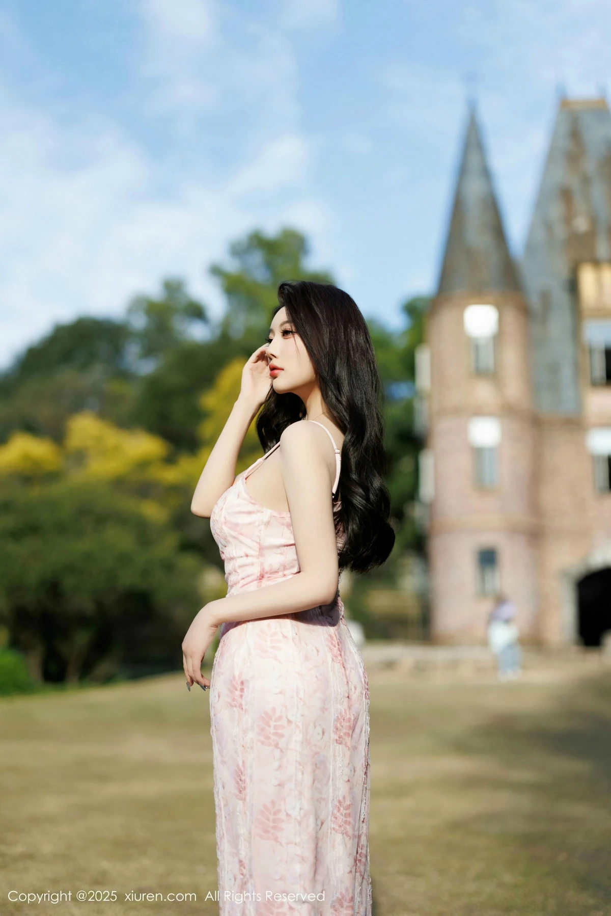 秀人集.com_[XiuRen秀人网]No.9886_女神杨晨晨Yome粉色连衣裙+白色珍珠内衣秀丰腴身材诱惑写真81P