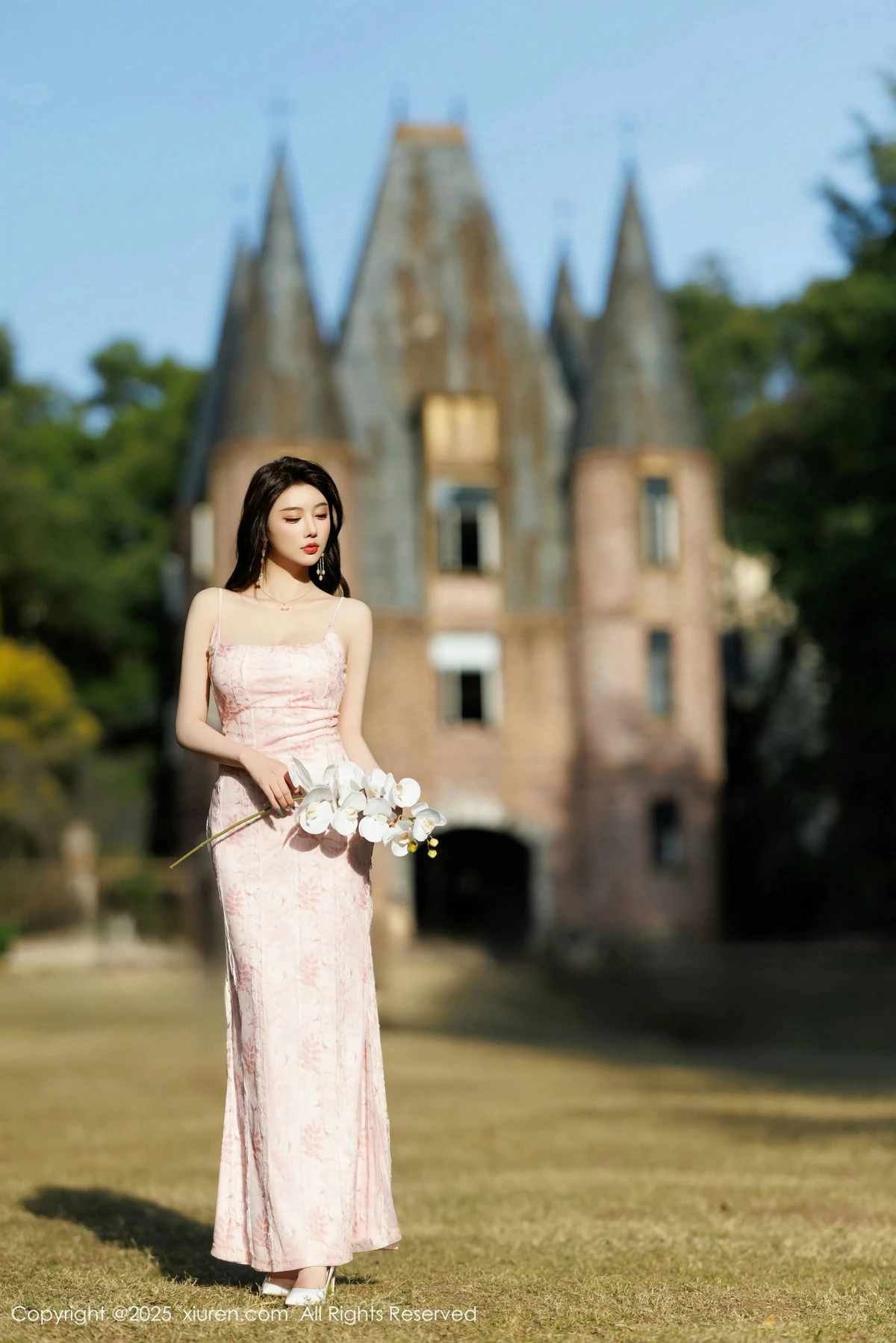 秀人集.com_[XiuRen秀人网]No.9886_女神杨晨晨Yome粉色连衣裙+白色珍珠内衣秀丰腴身材诱惑写真81P